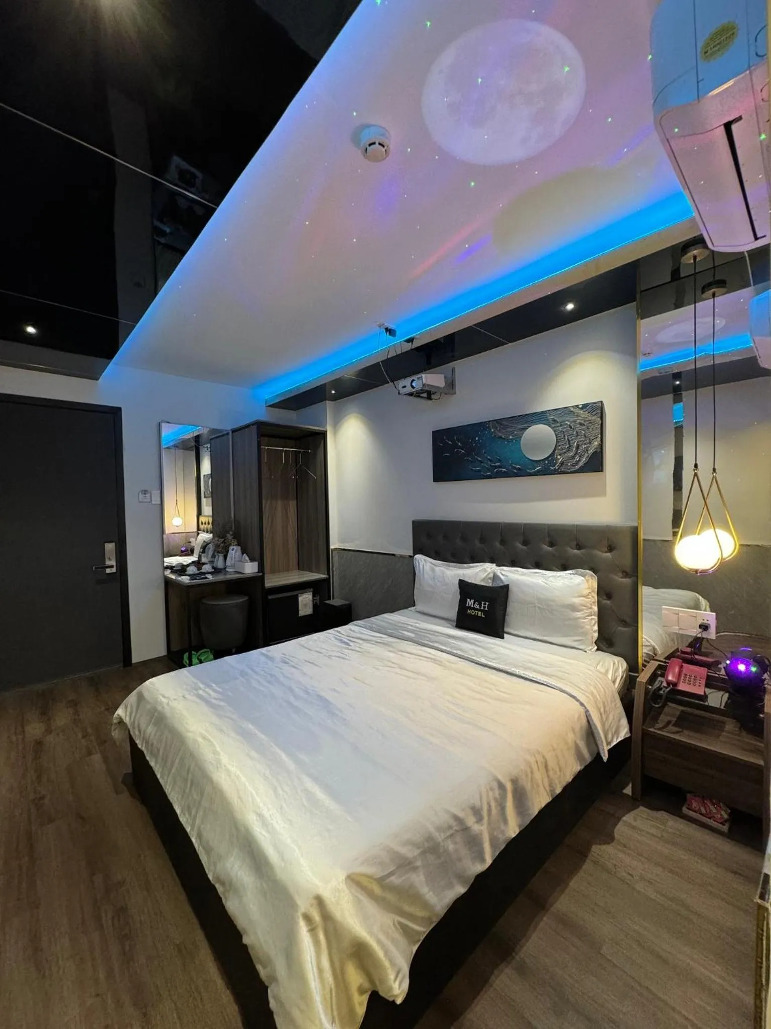 Photo of the whole room, Bed in M&H Hotel