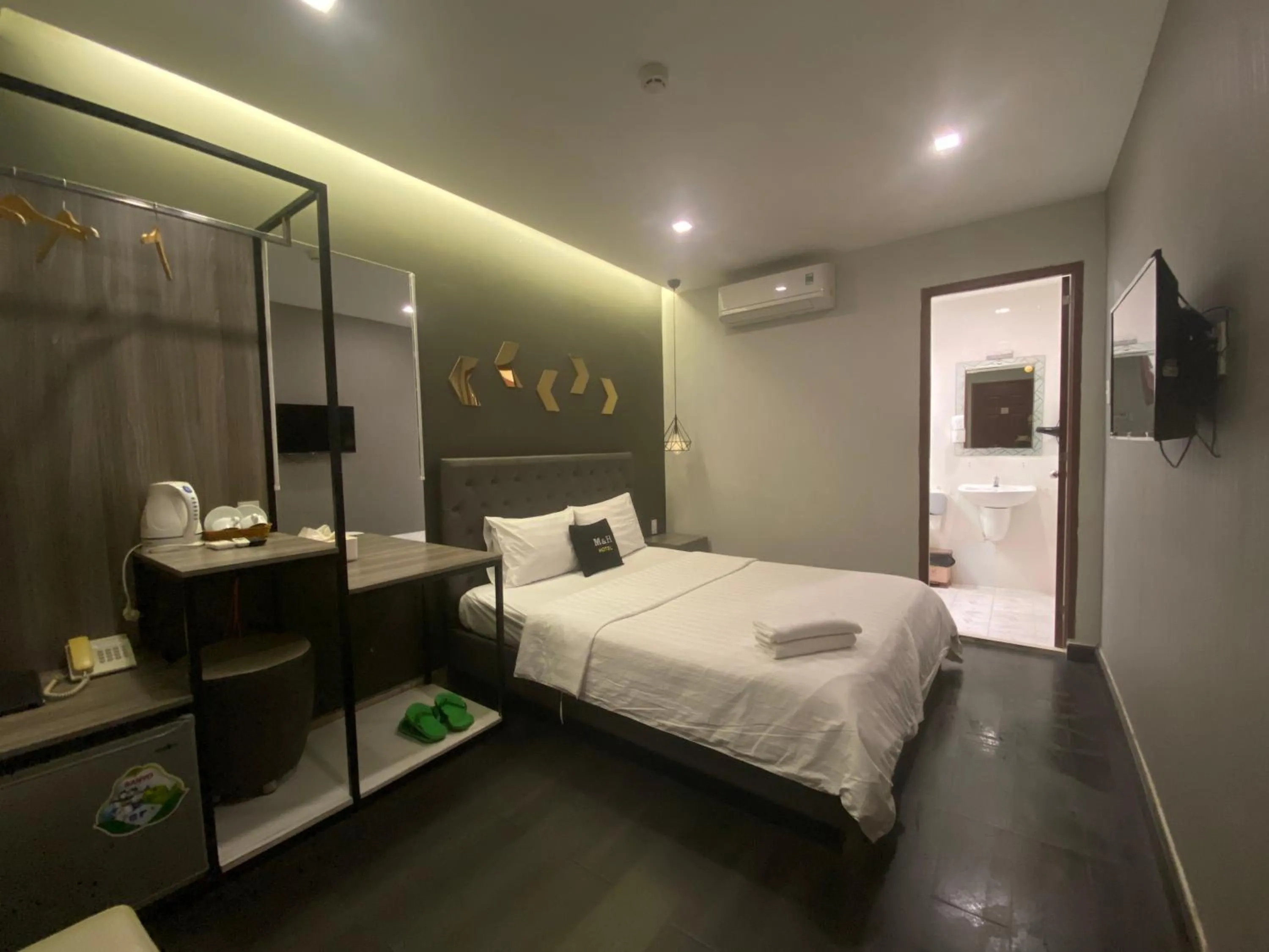 Photo of the whole room, Bed in M&H Hotel