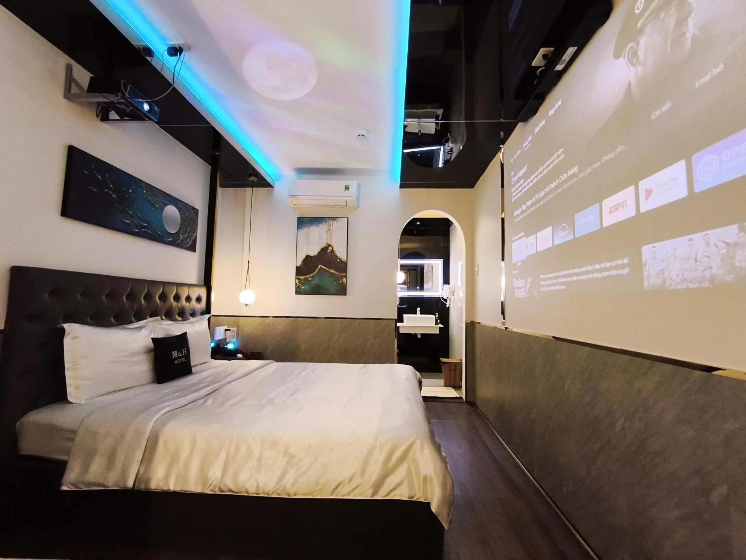 Photo of the whole room, Bed in M&H Hotel