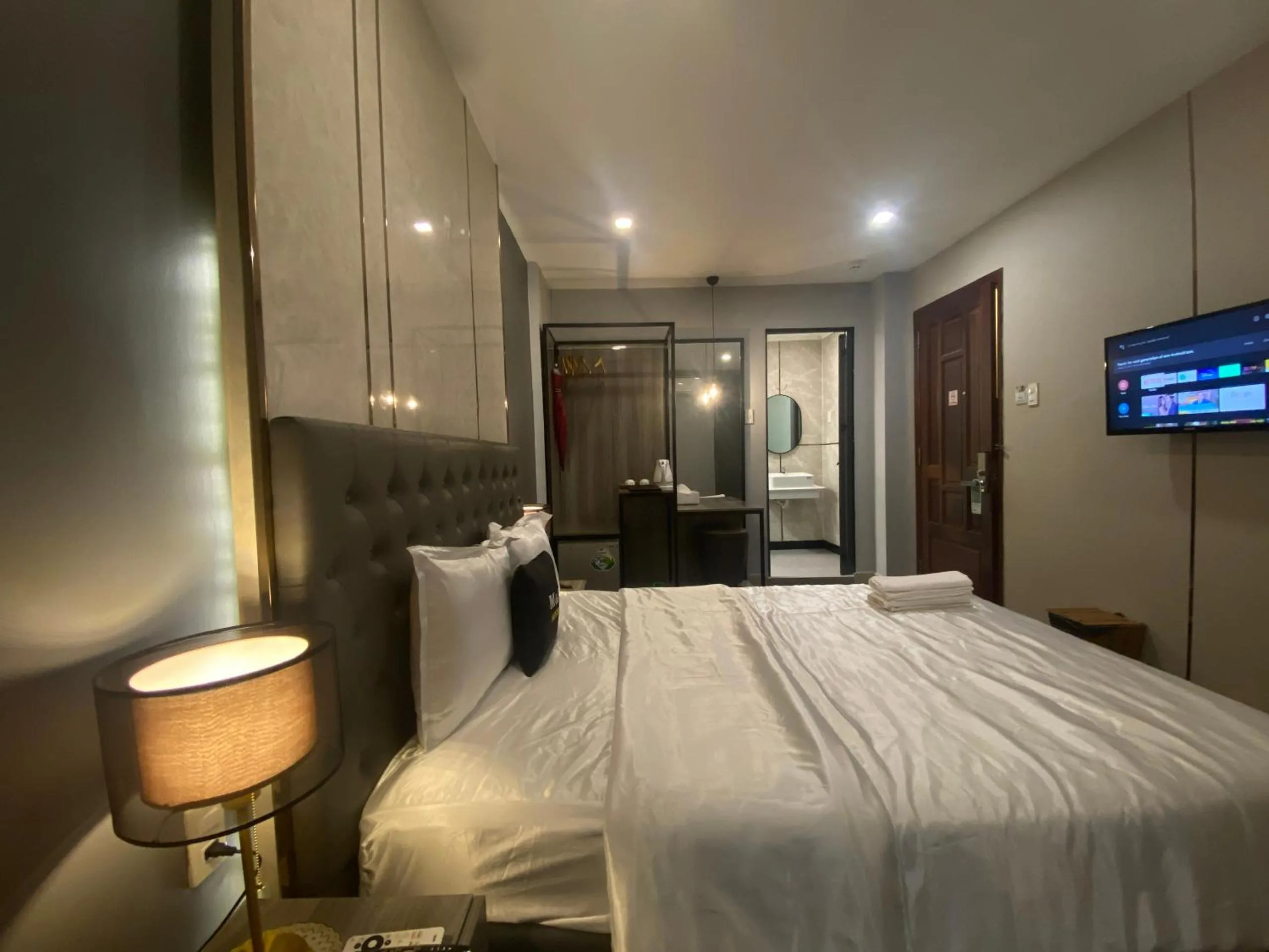 Photo of the whole room, Bed in M&H Hotel