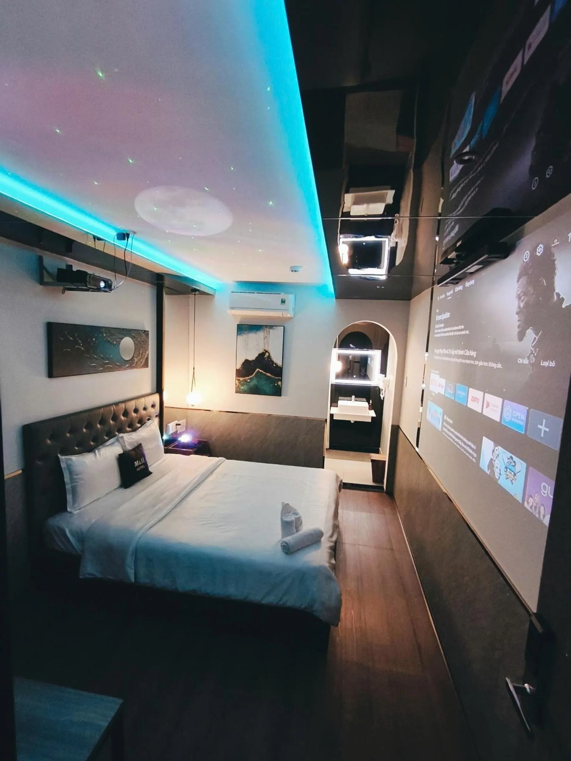 Photo of the whole room, Bed in M&H Hotel