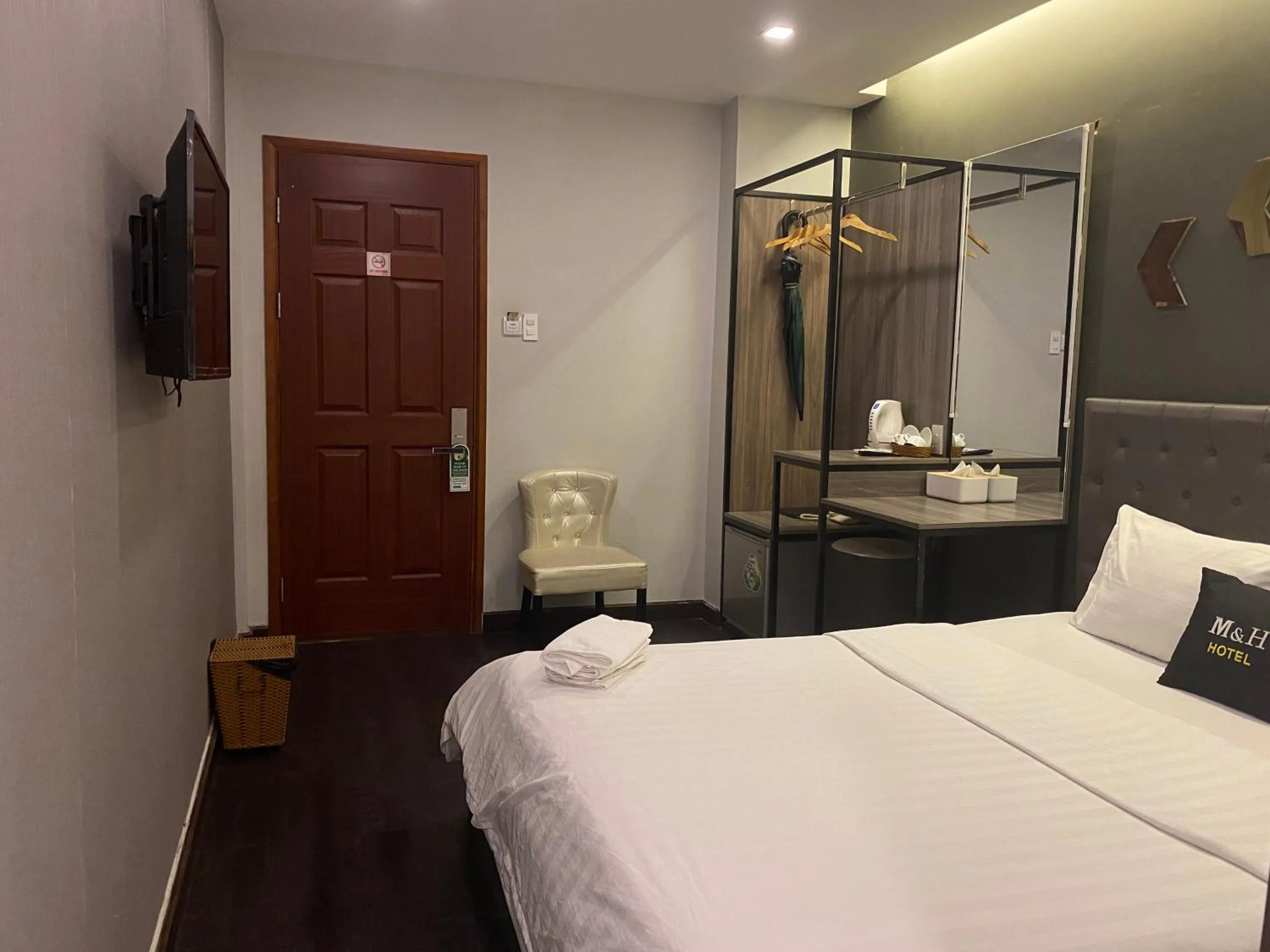 Photo of the whole room, Bed in M&H Hotel