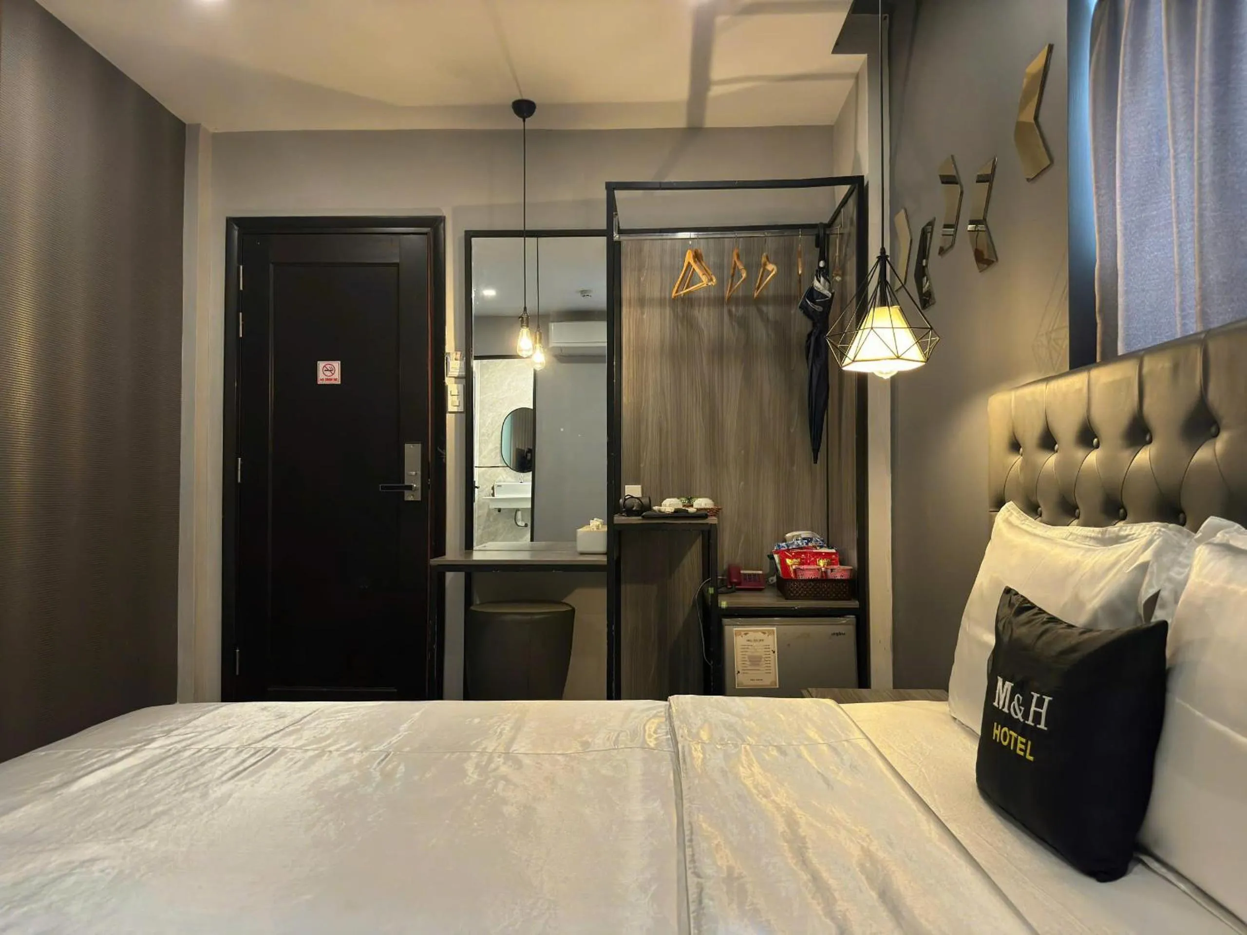 Photo of the whole room, Bed in M&H Hotel