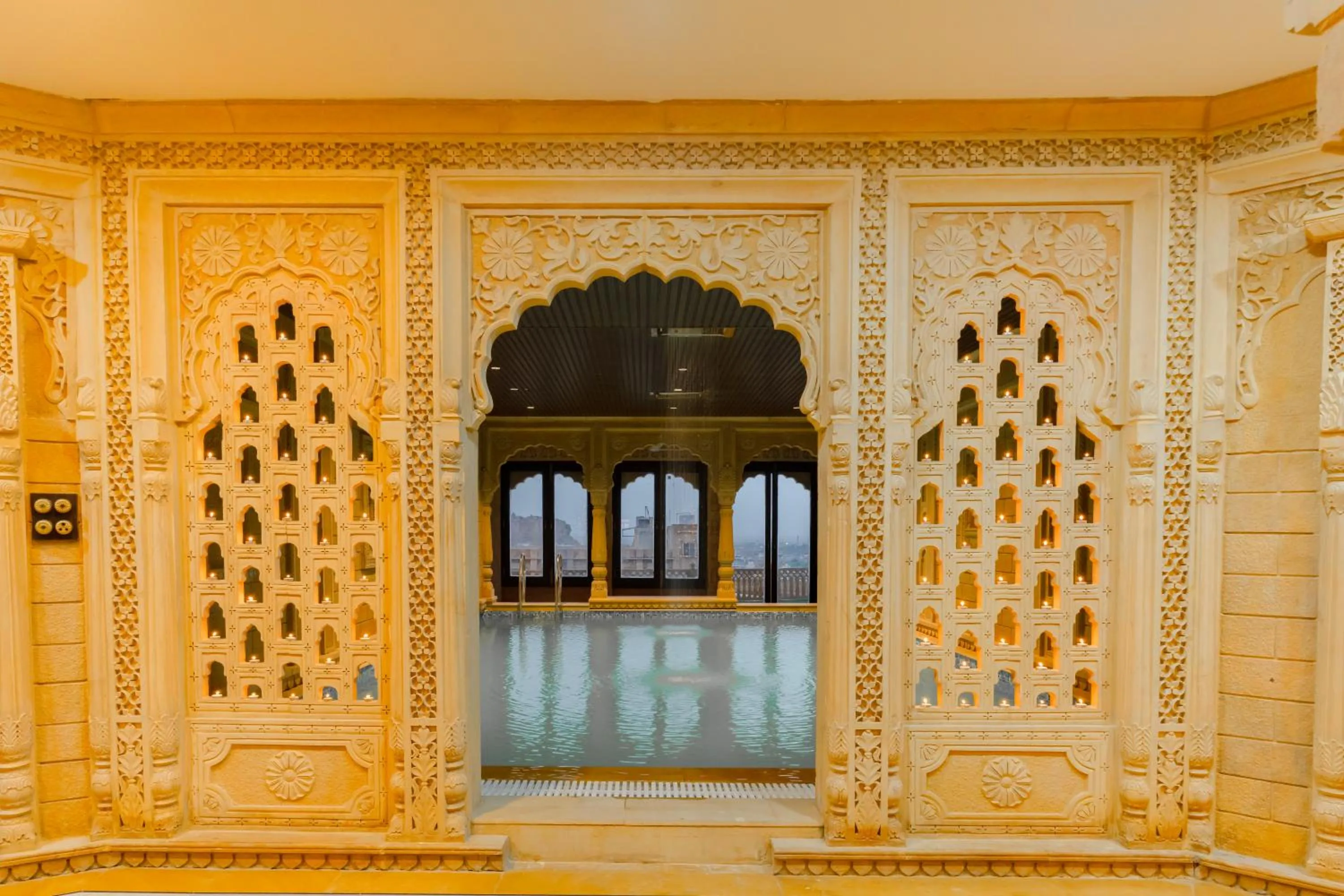 Swimming pool in Hotel Durjay Garh