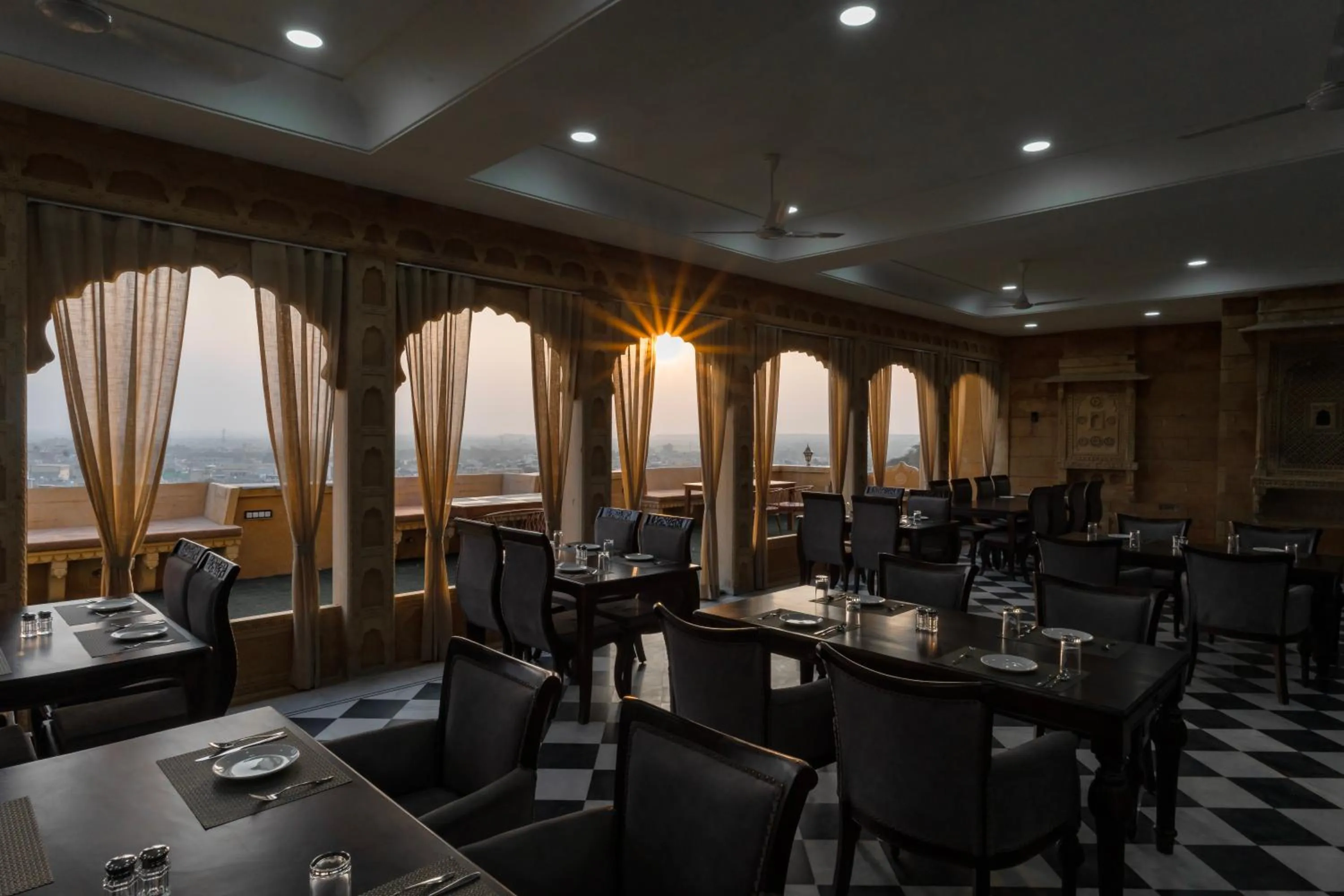Restaurant/places to eat in Hotel Durjay Garh