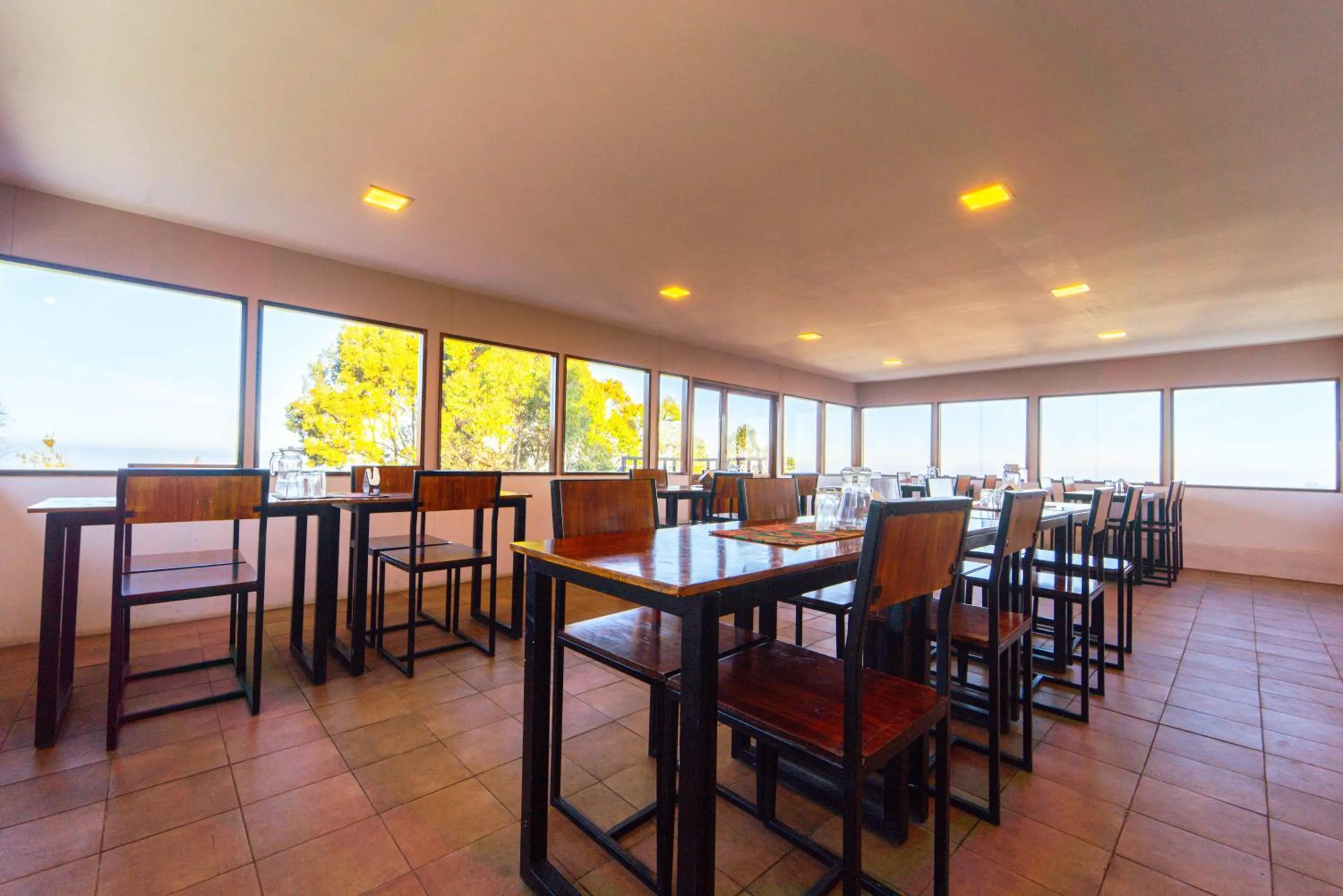 Restaurant/places to eat in Treebo Tranquil Heights With Scenic View