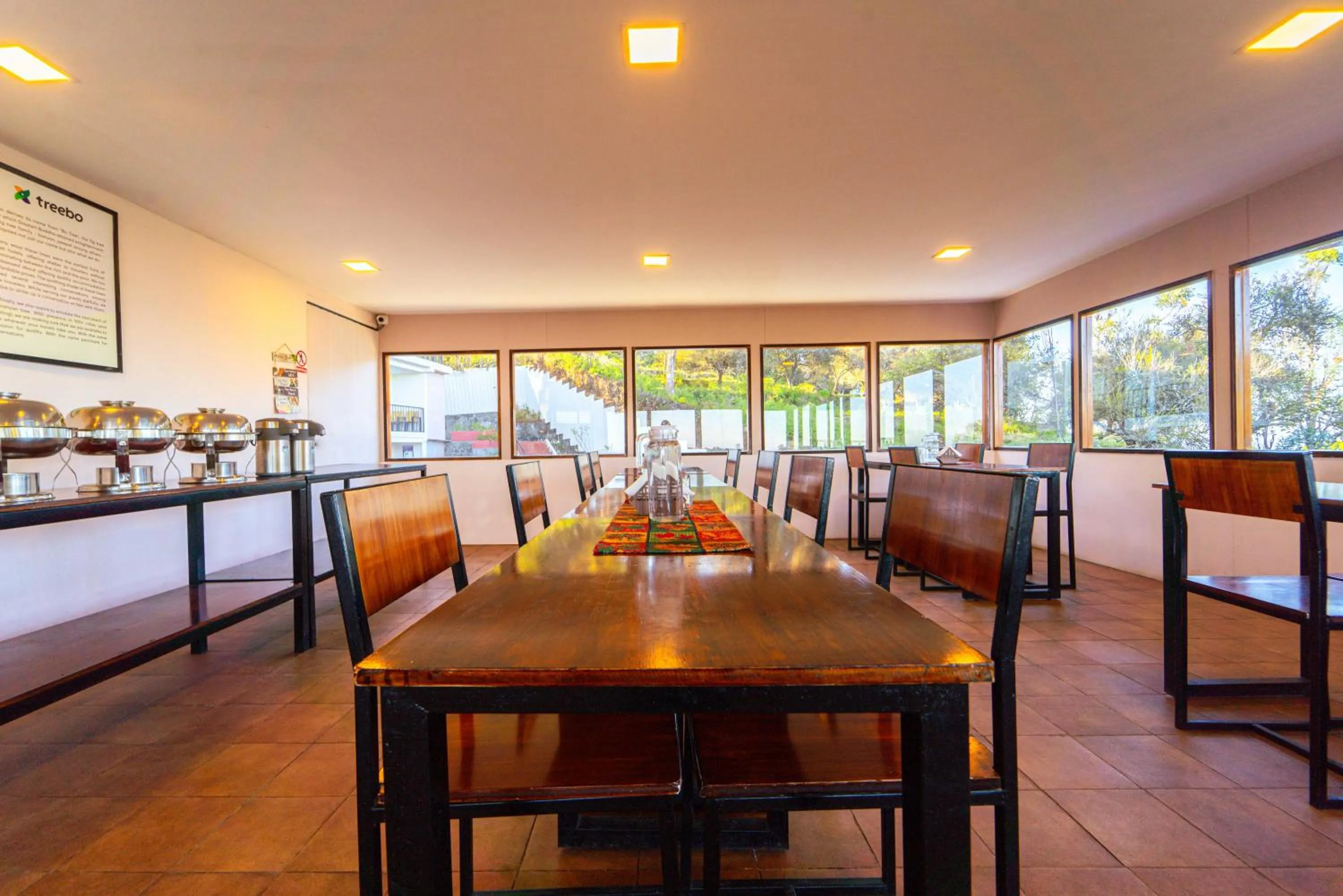 Restaurant/places to eat in Treebo Tranquil Heights With Scenic View