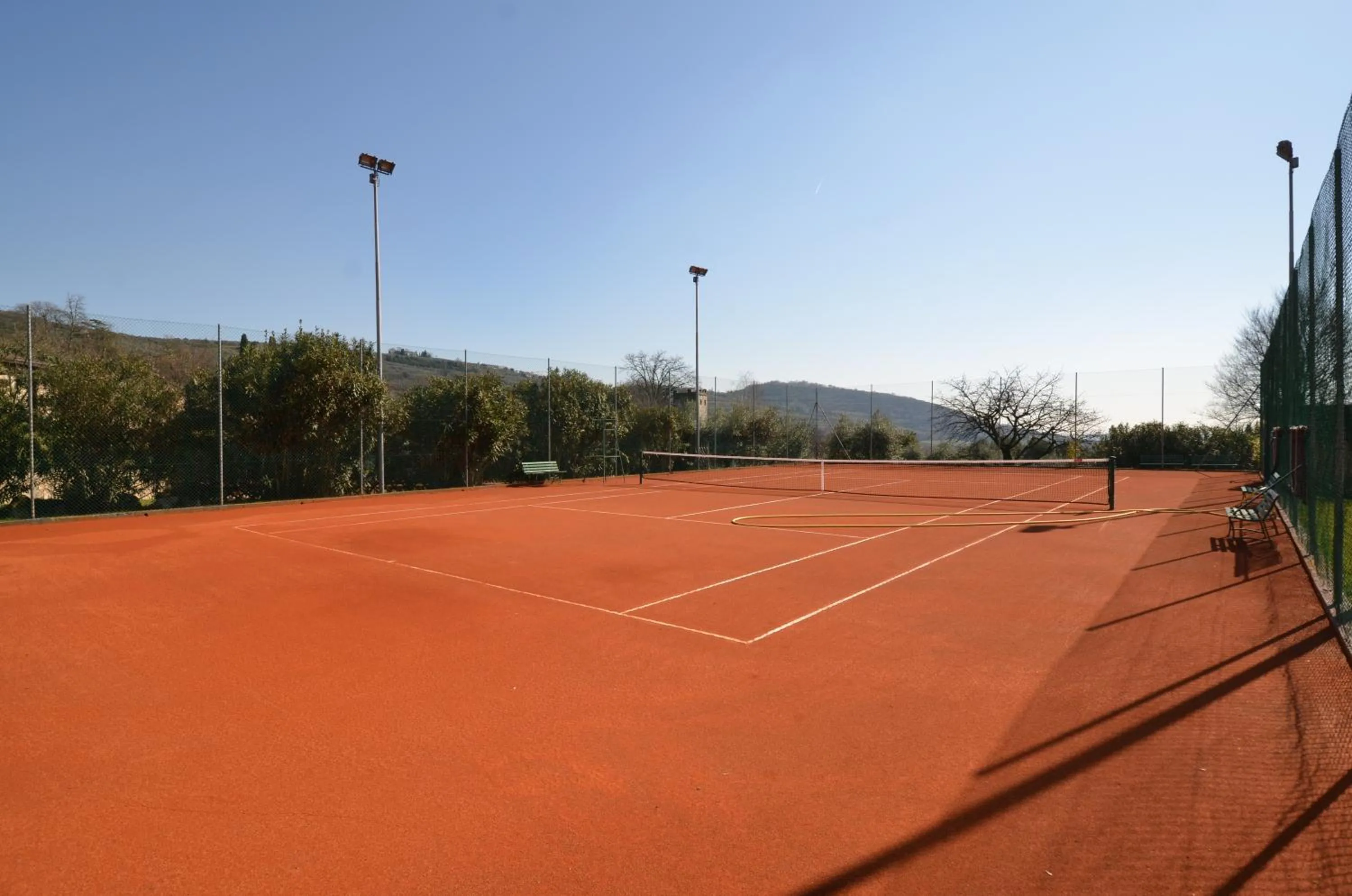 Tennis court in B&B La Grola