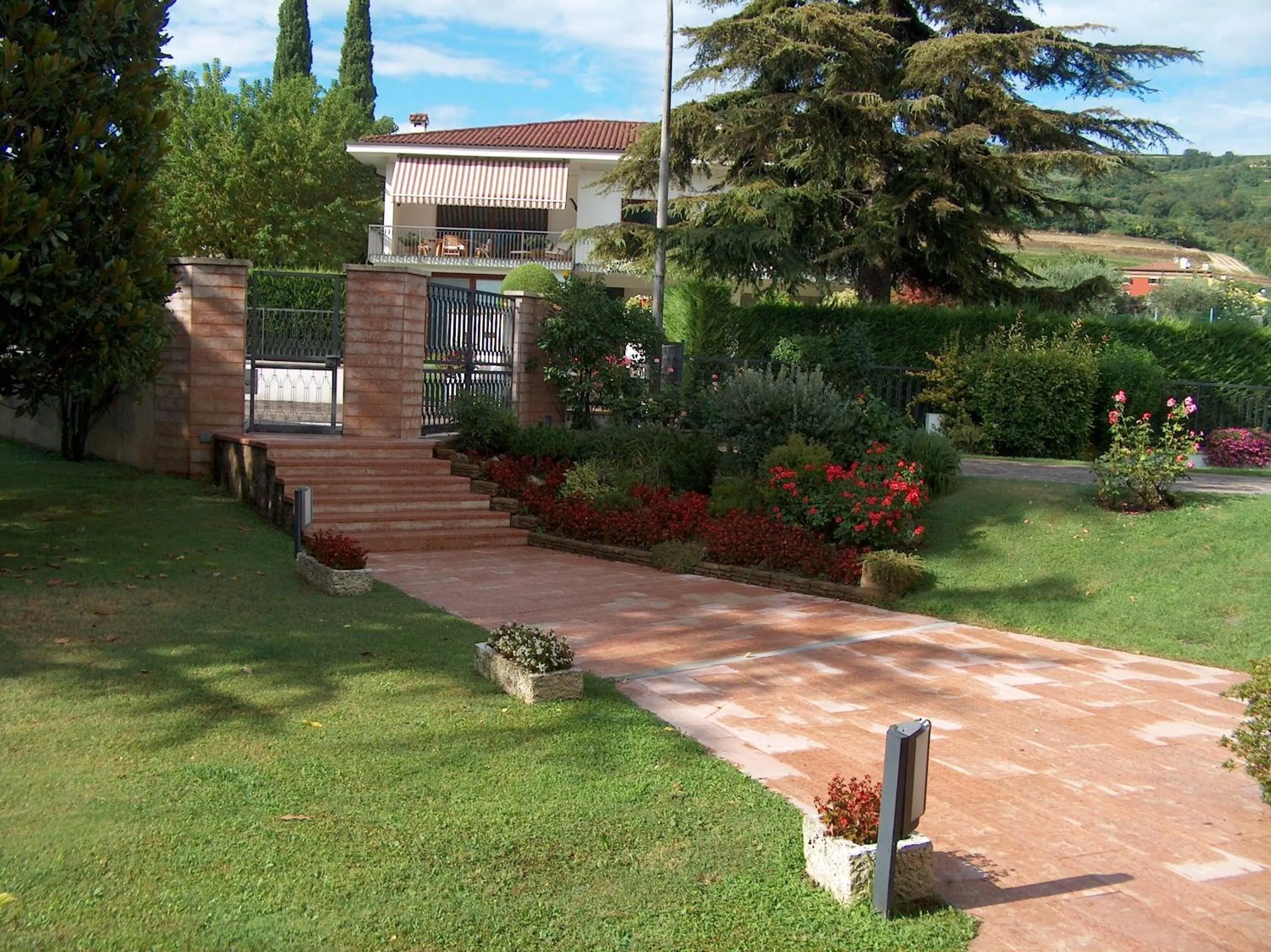 Facade/entrance in B&B La Grola
