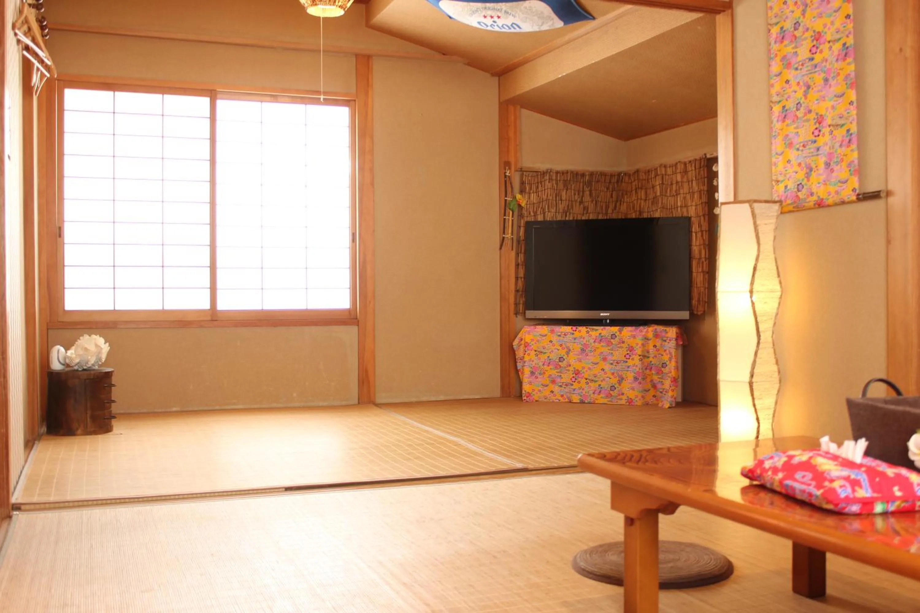 Photo of the whole room in Okinawa Minshuku Kariyushi