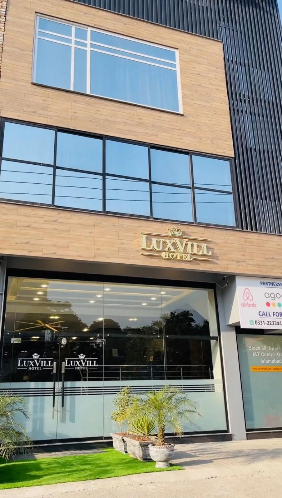 Luxvill Hotel