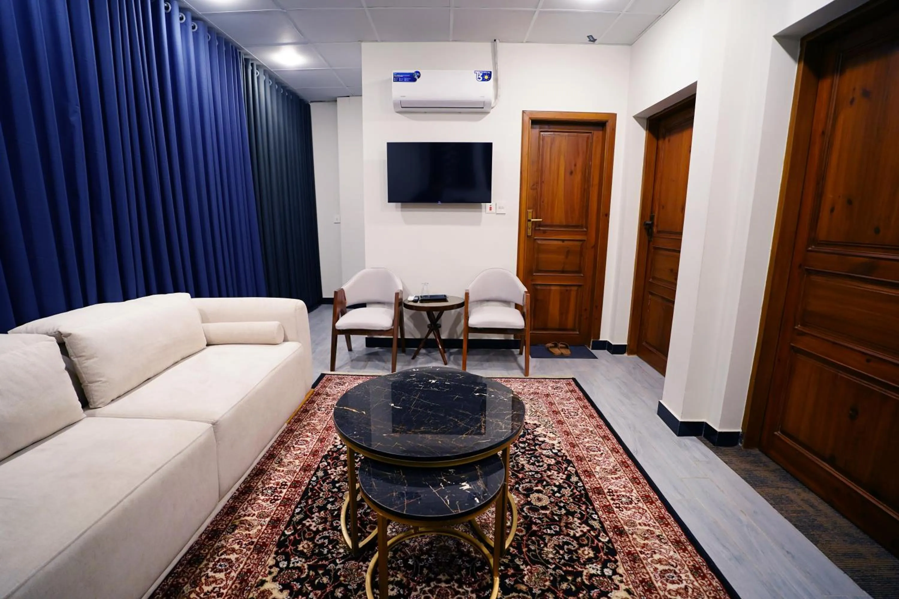 TV and multimedia in Luxvill Hotel