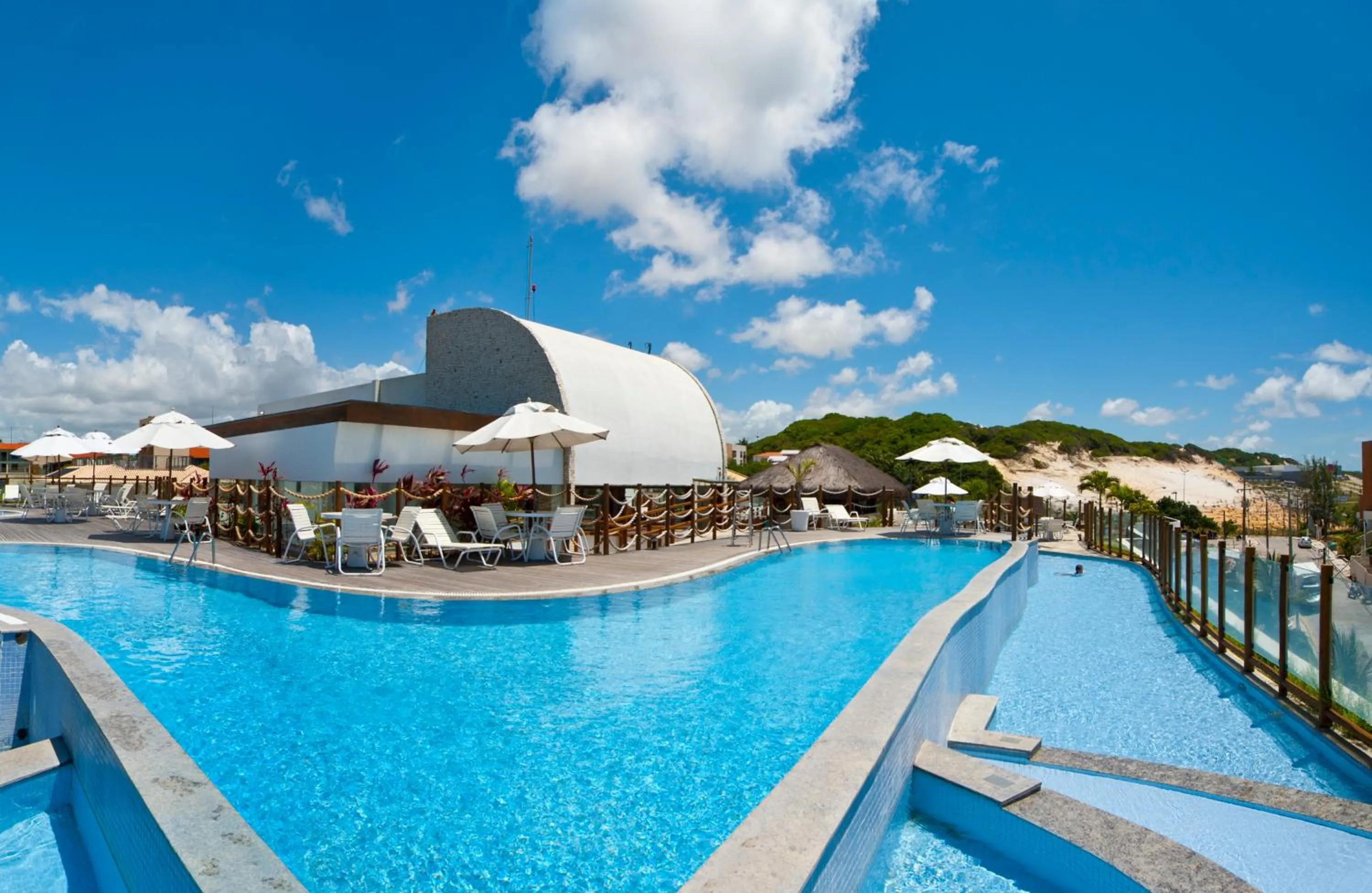 Swimming pool in Pontalmar Praia Hotel