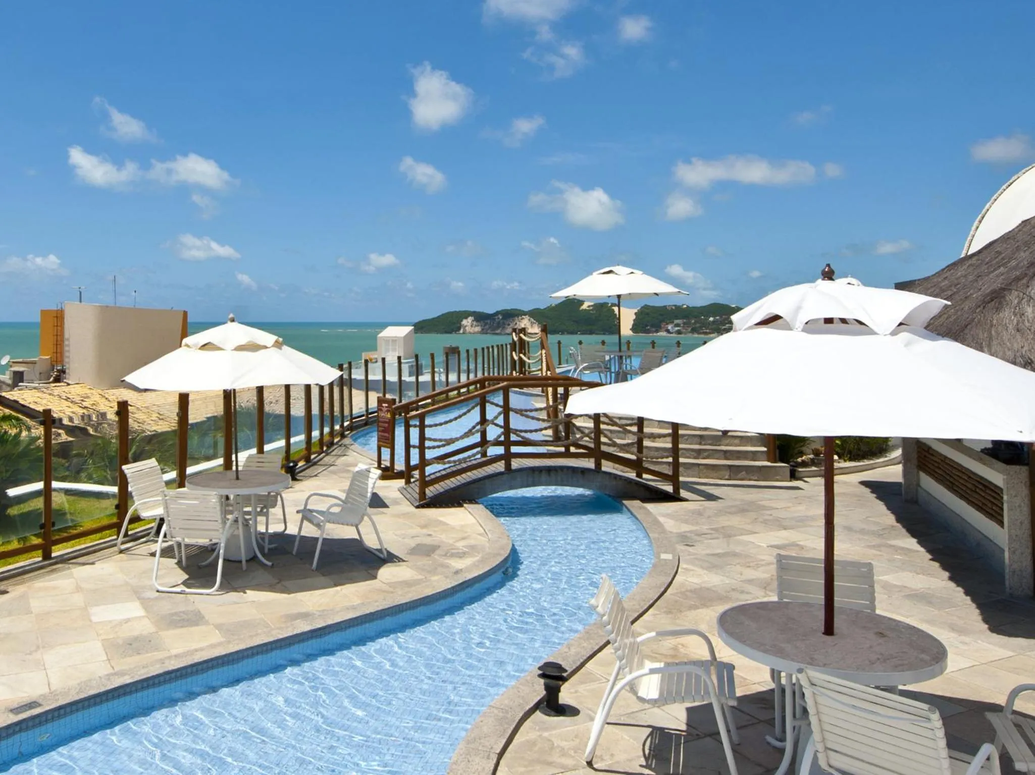 Swimming pool in Pontalmar Praia Hotel