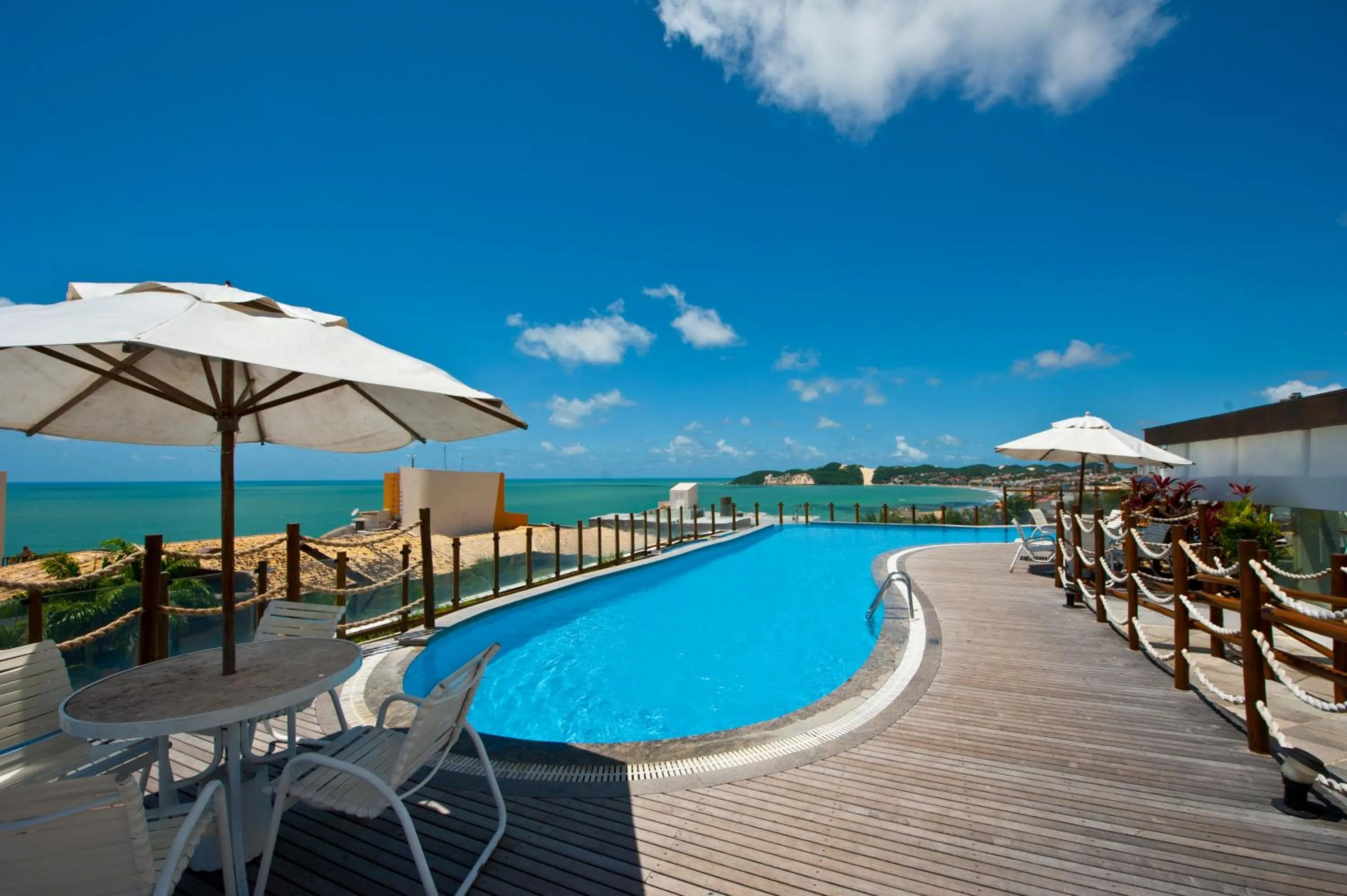 Swimming pool in Pontalmar Praia Hotel