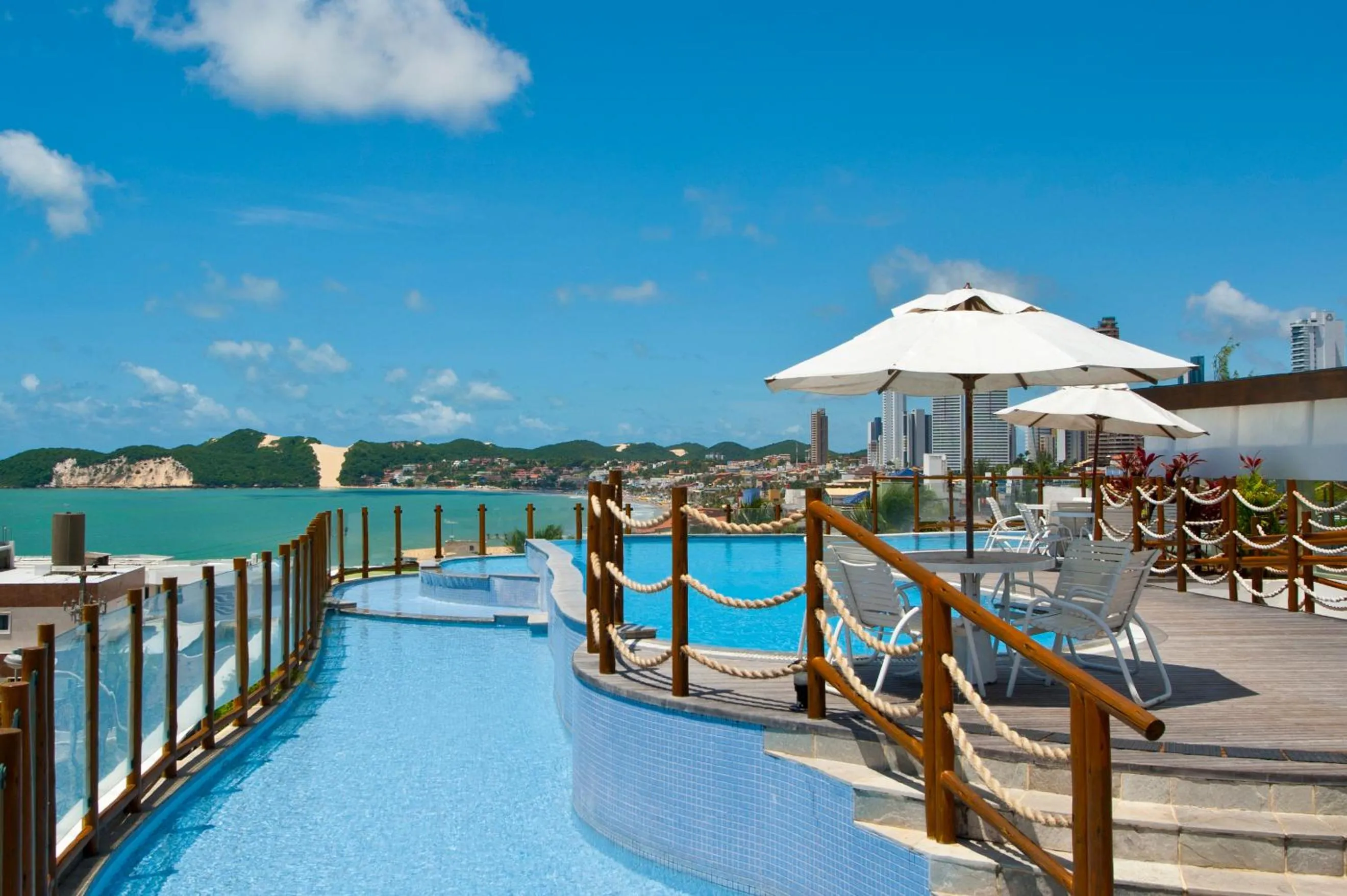 Swimming pool in Pontalmar Praia Hotel