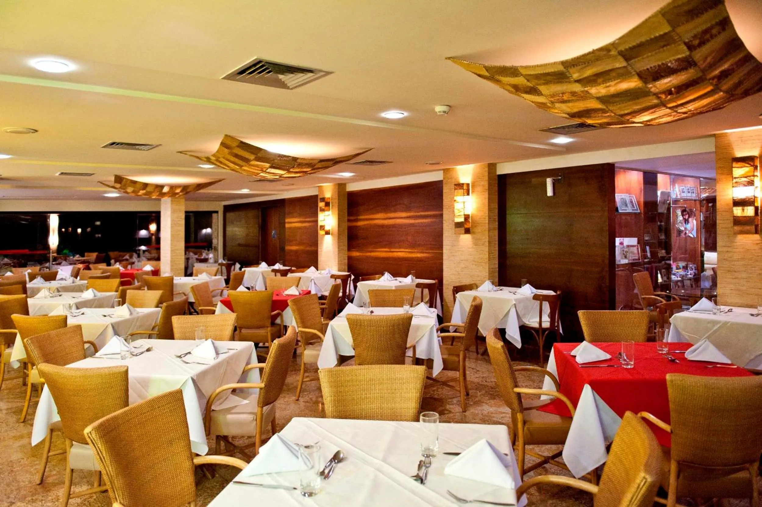 Restaurant/places to eat in Pontalmar Praia Hotel