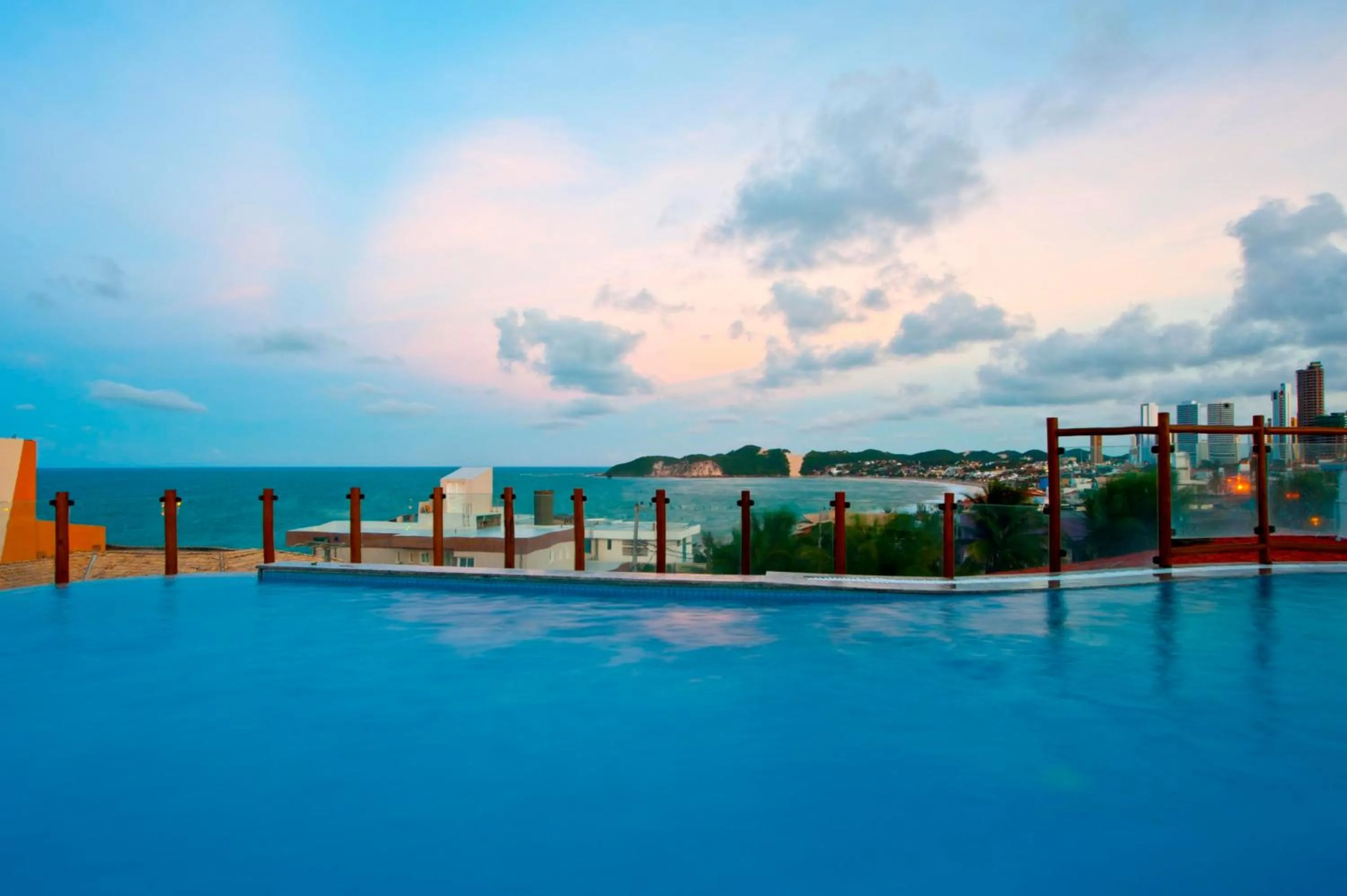 Swimming pool in Pontalmar Praia Hotel