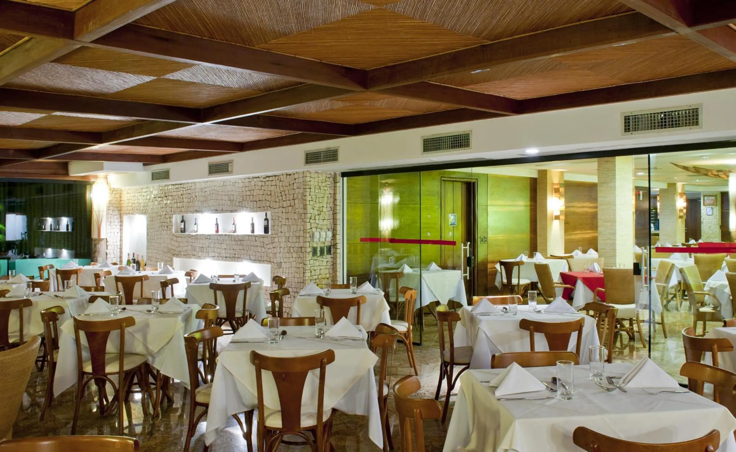 Restaurant/places to eat in Pontalmar Praia Hotel
