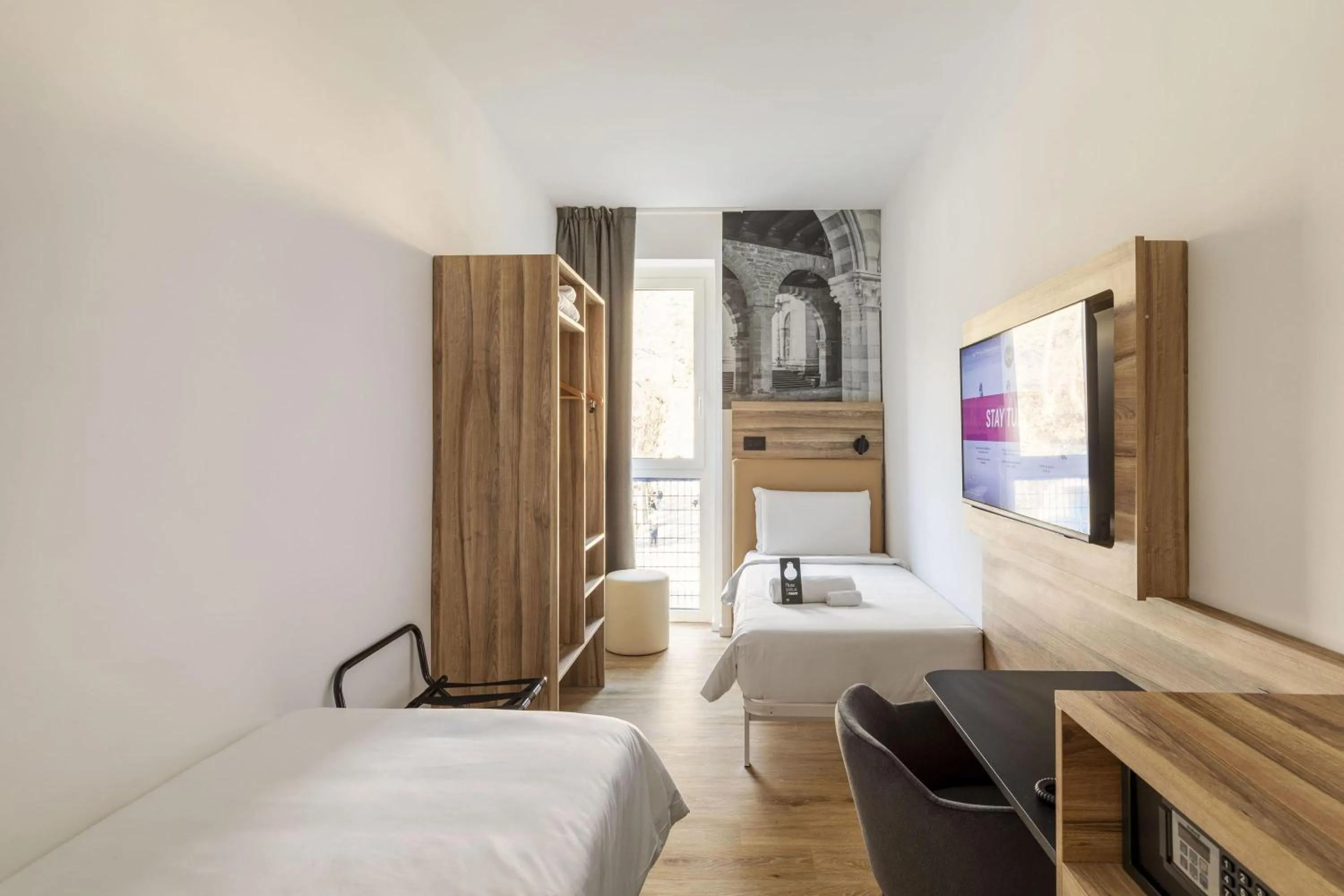 Photo of the whole room, Bed in B&B HOTEL Como Baradello