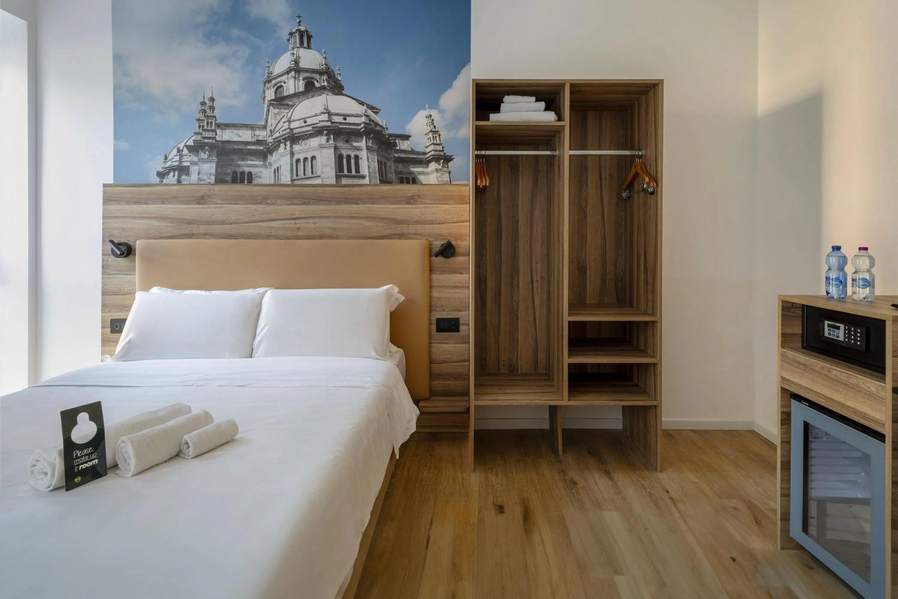 Photo of the whole room, Bed in B&B HOTEL Como Baradello