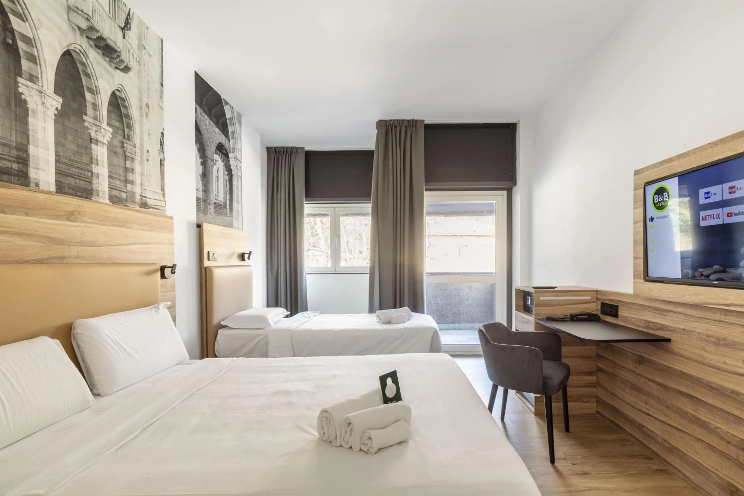 Photo of the whole room, Bed in B&B HOTEL Como Baradello