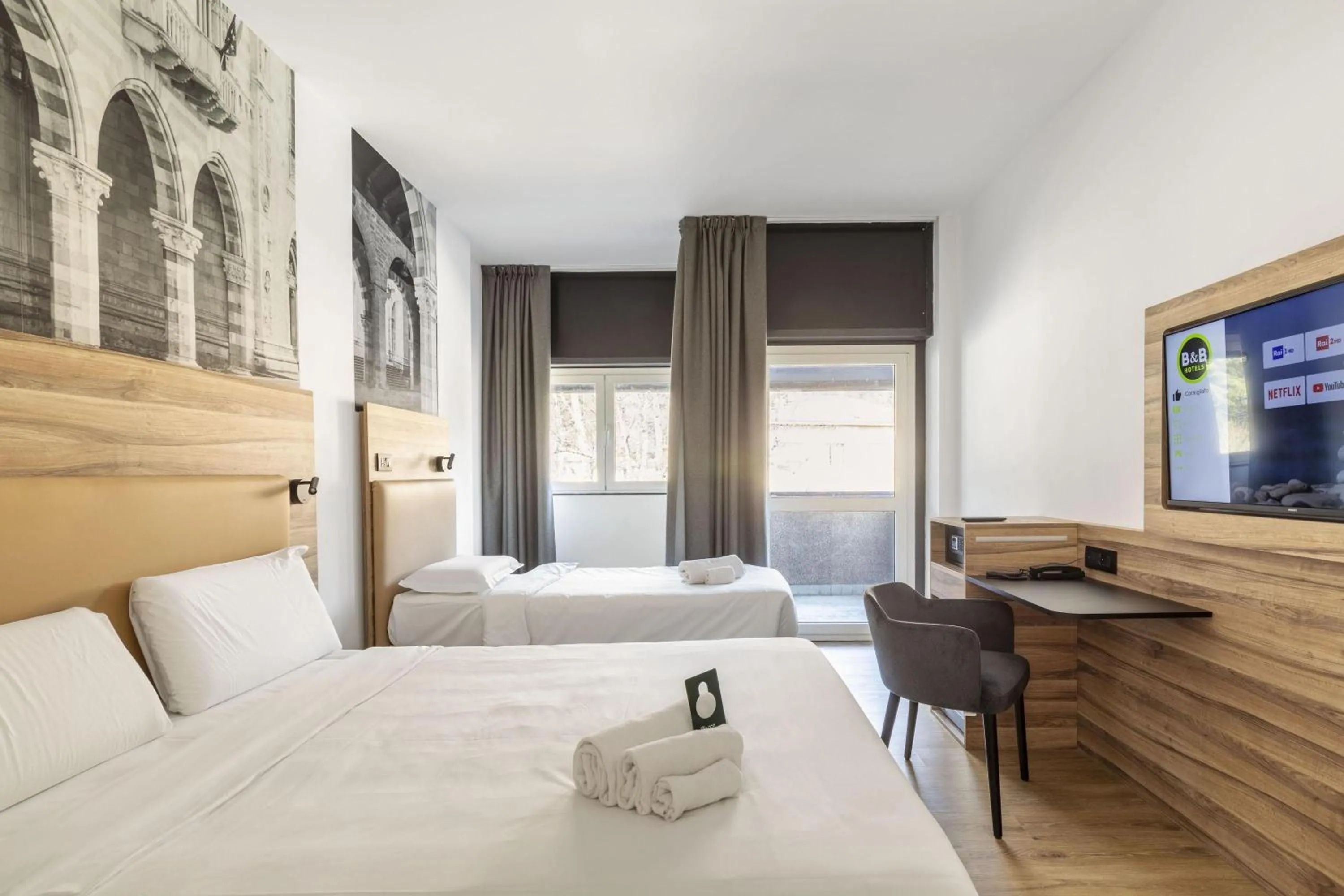 Photo of the whole room, Bed in B&B HOTEL Como Baradello