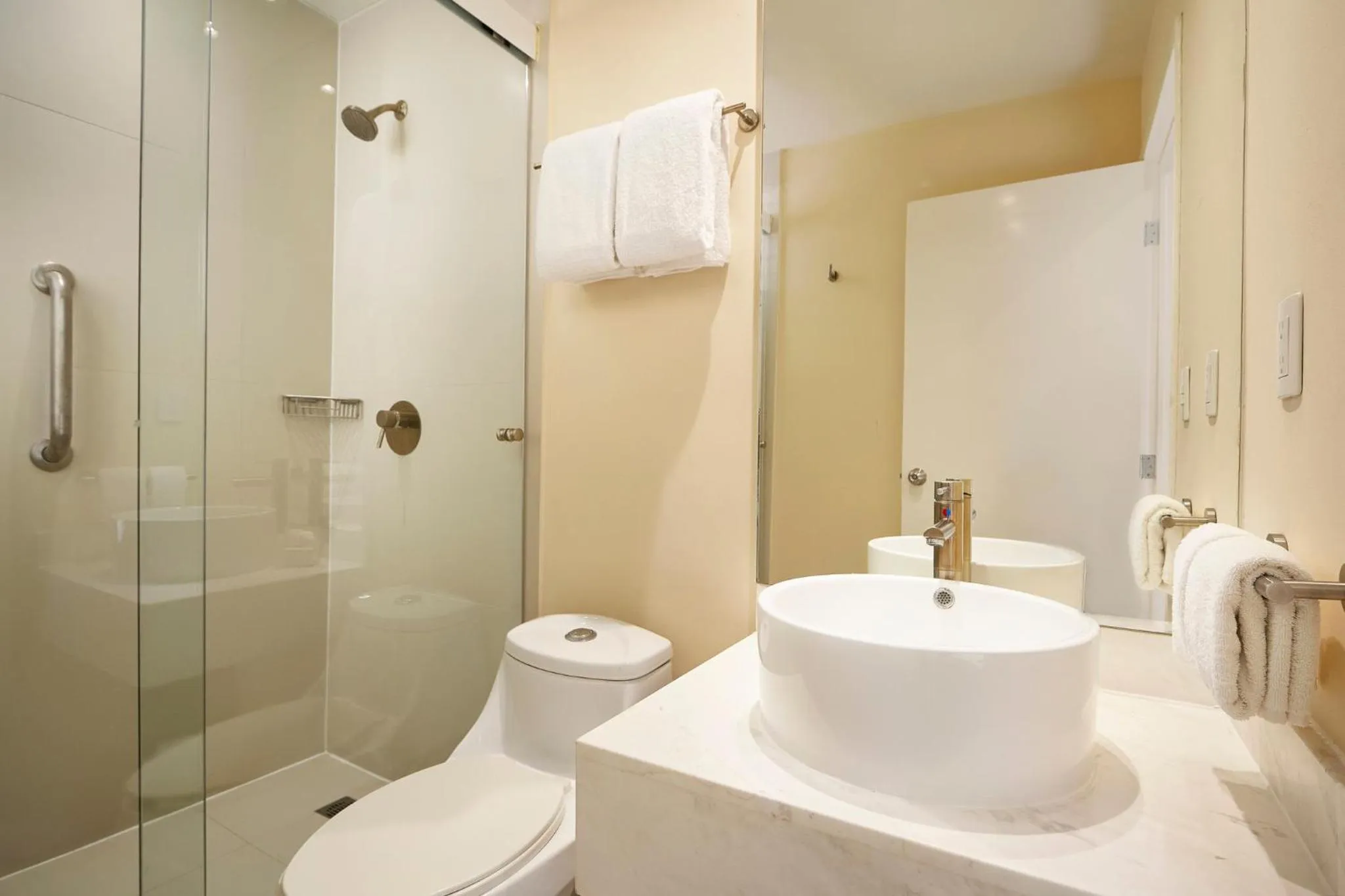 Bathroom in One Saltillo Aeropuerto