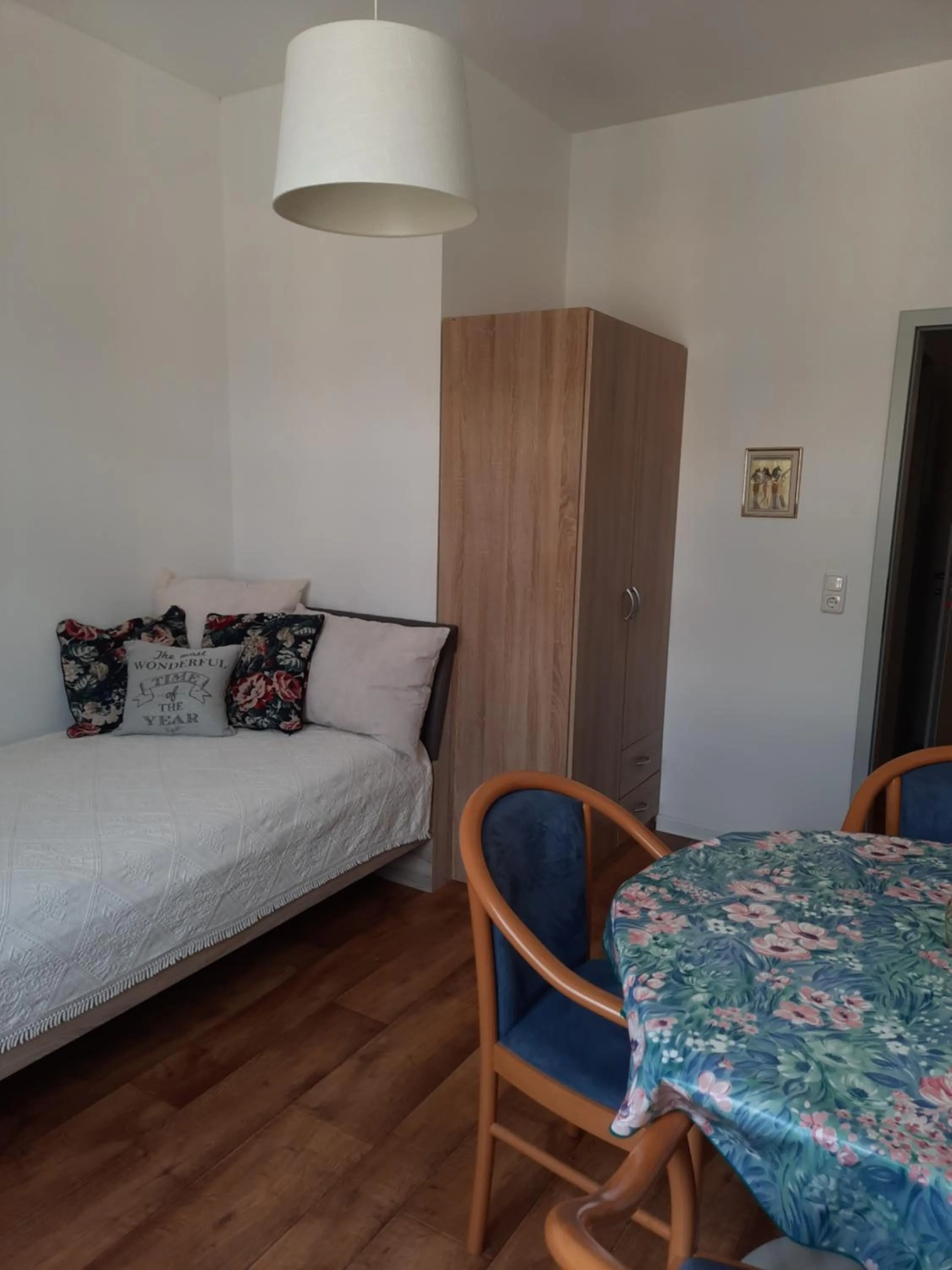 Living room, Bed in City Apartments Magdeburg