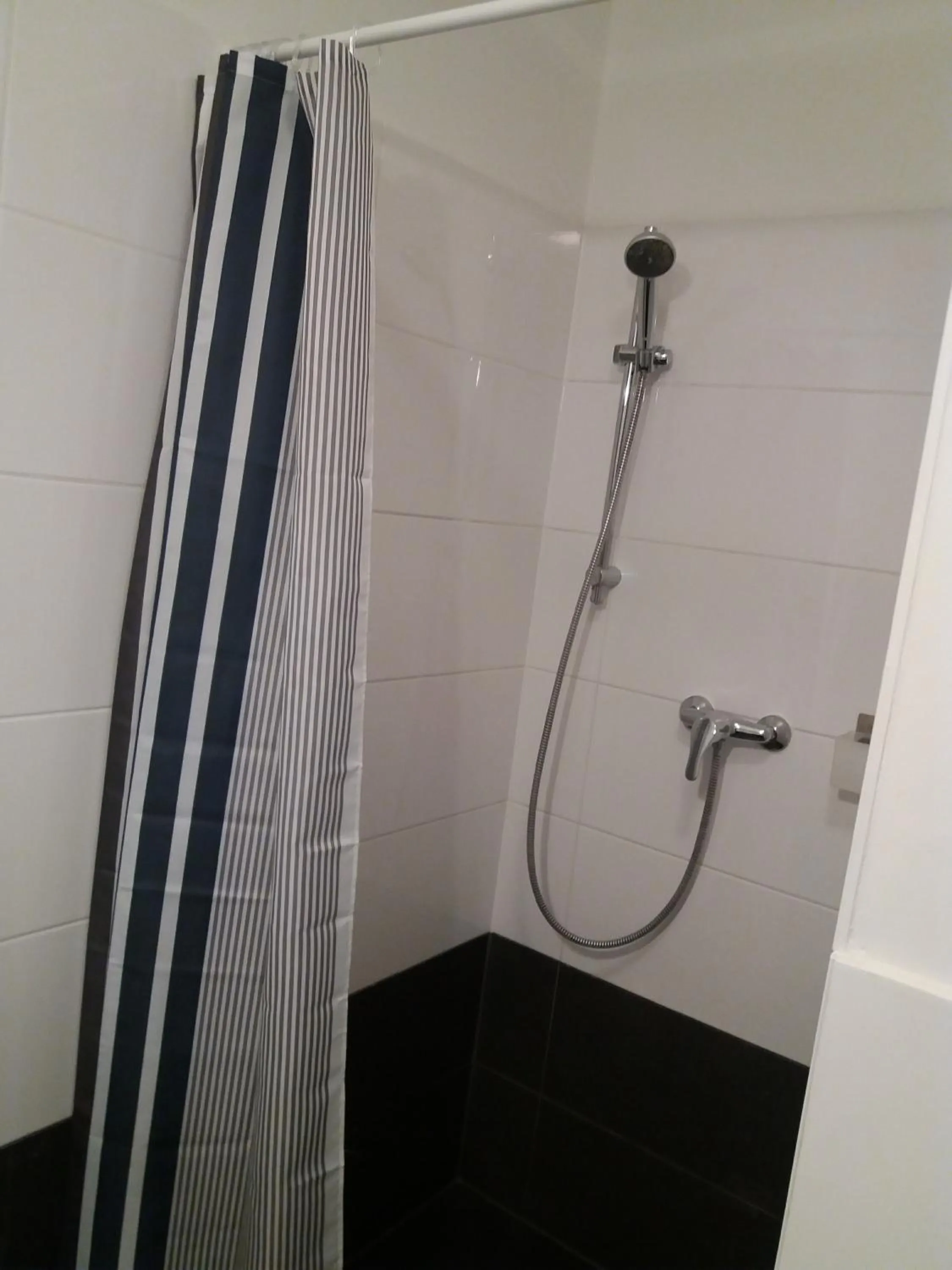 Shower in City Apartments Magdeburg
