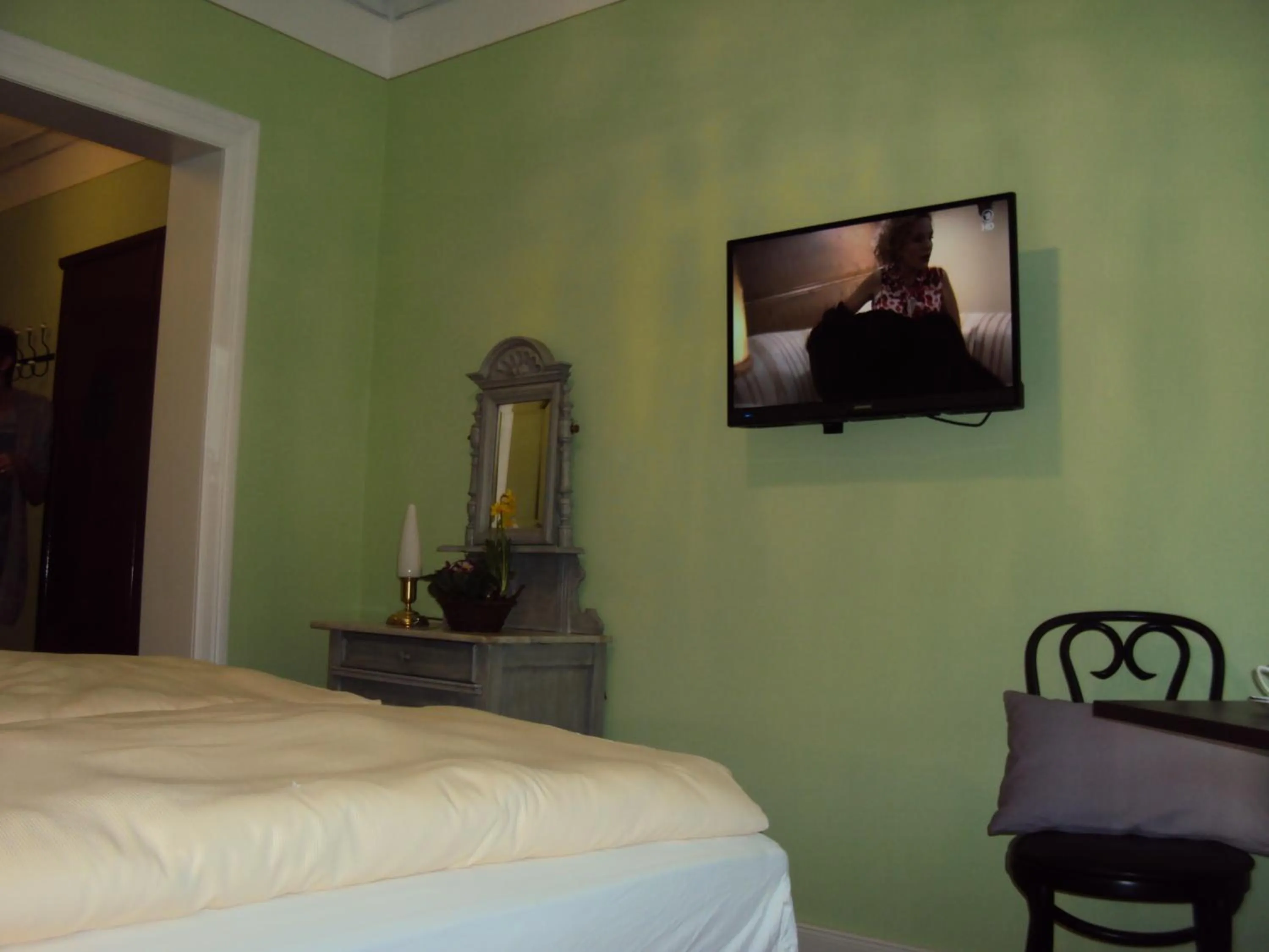 Photo of the whole room, Bed in Hugos Haus & Berthas Haus