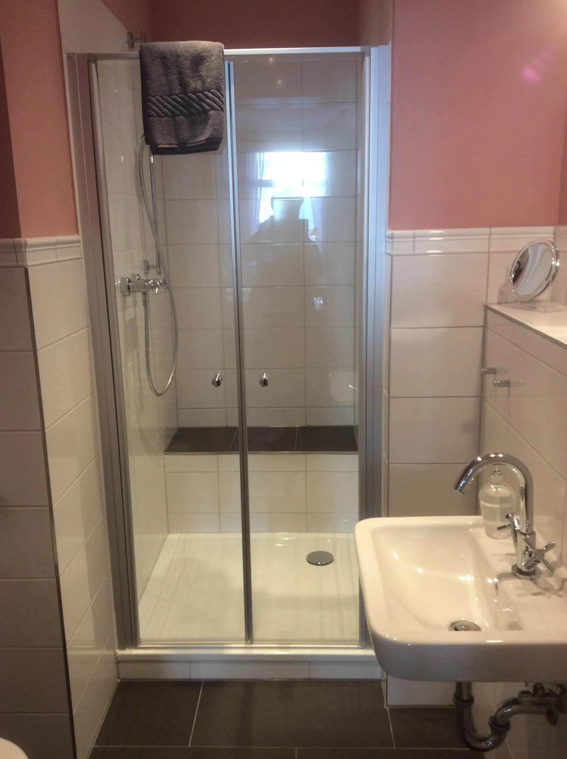 Shower in Hugos Haus & Berthas Haus