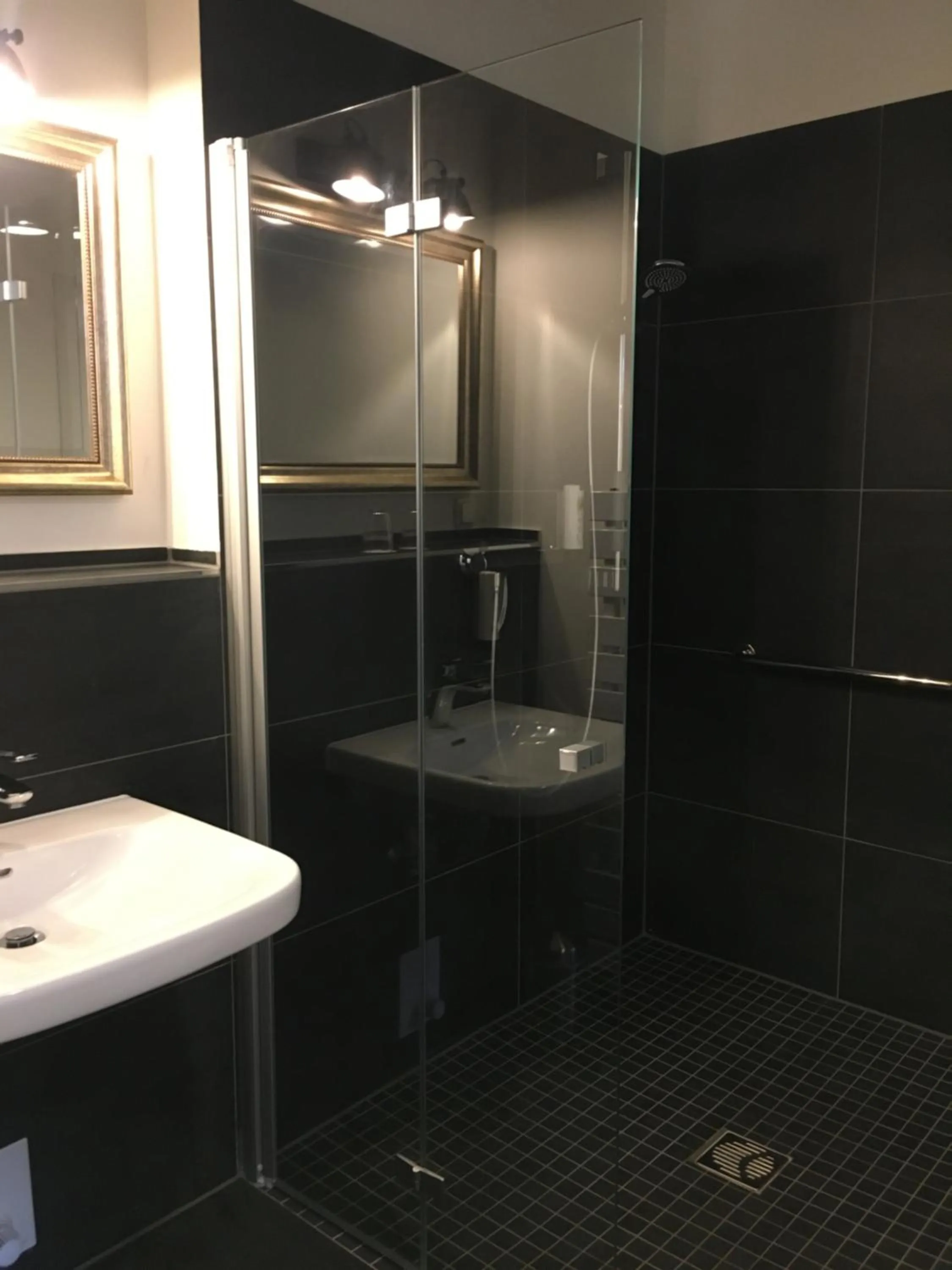 Bathroom in Hugos Haus & Berthas Haus