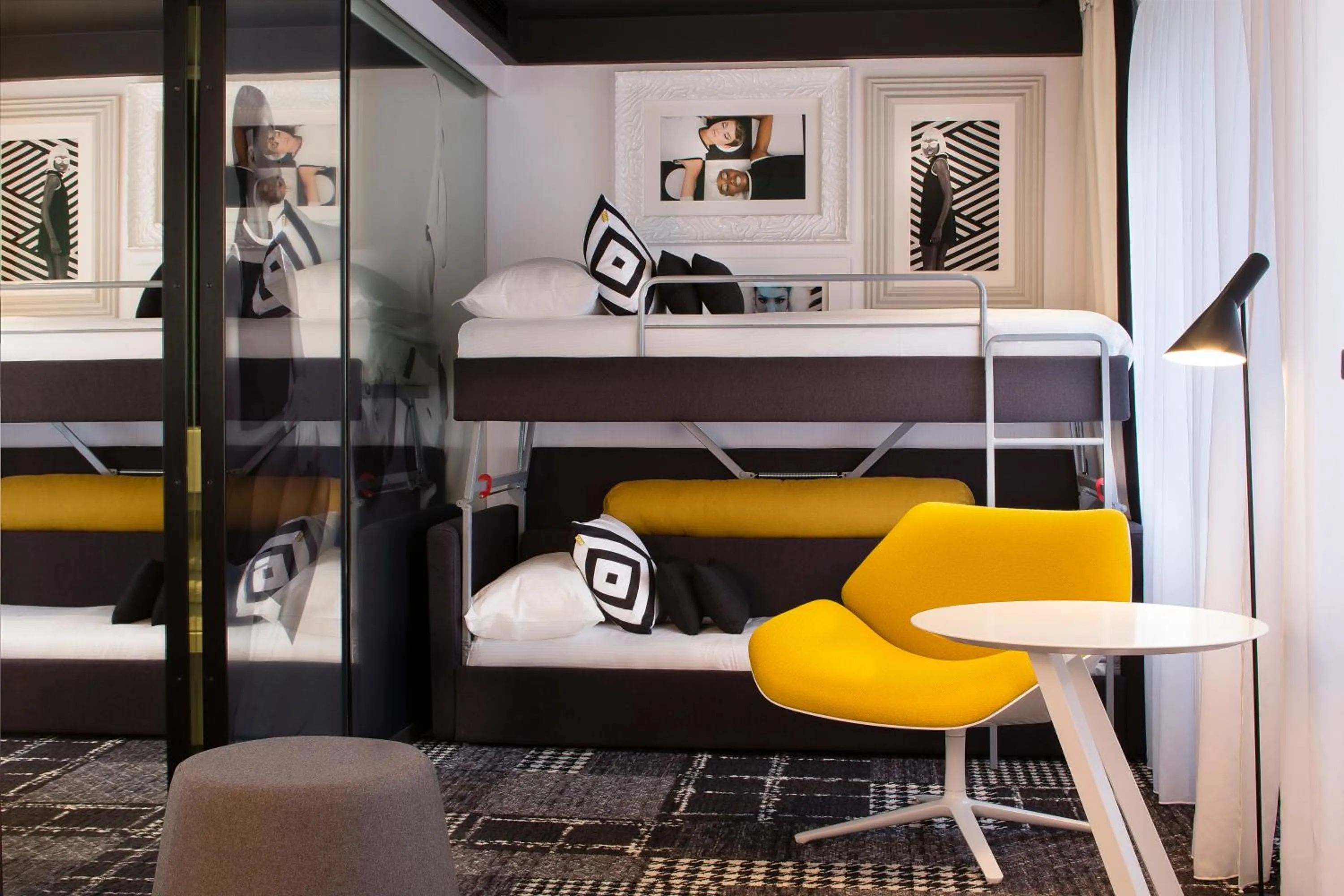 bunk bed in Hotel Ekta Champs Elysées