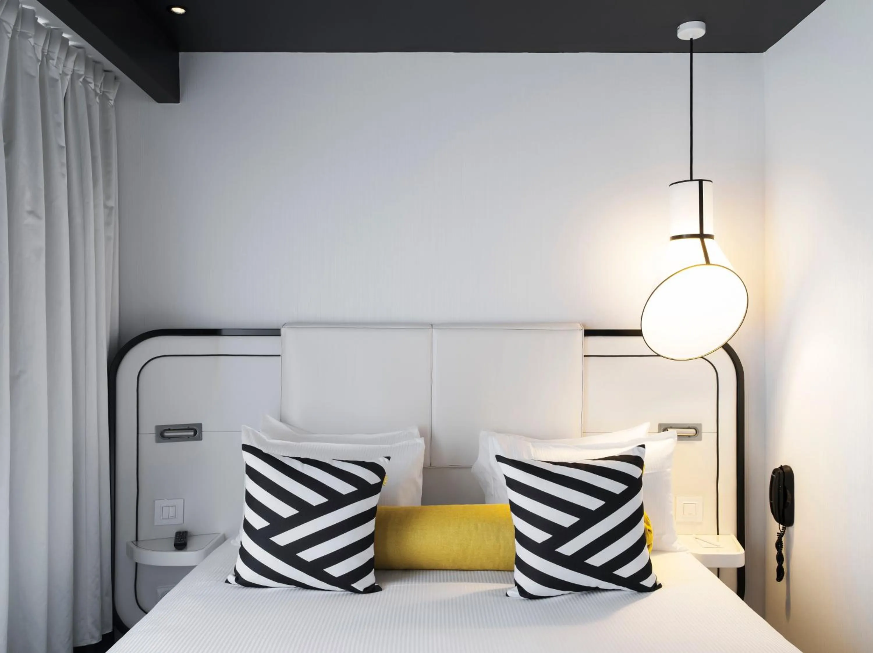 Bedroom, Bed in Hotel Ekta Champs Elysées