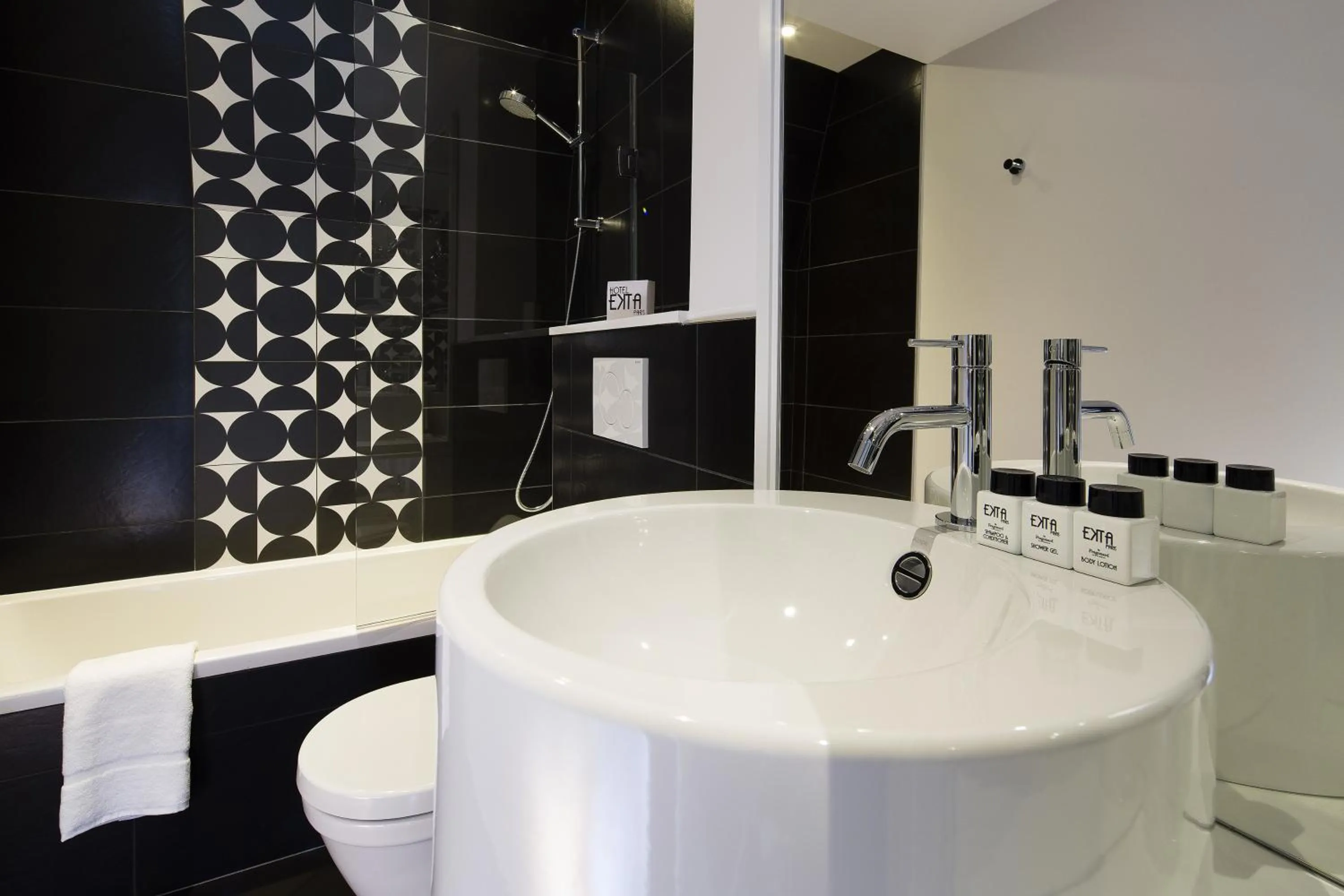 Bathroom in Hotel Ekta Champs Elysées