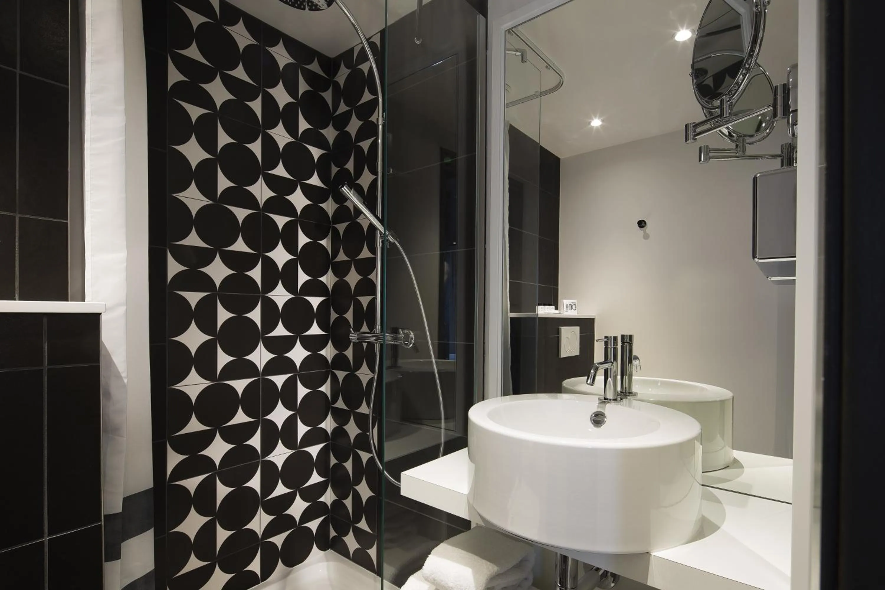 Bathroom in Hotel Ekta Champs Elysées