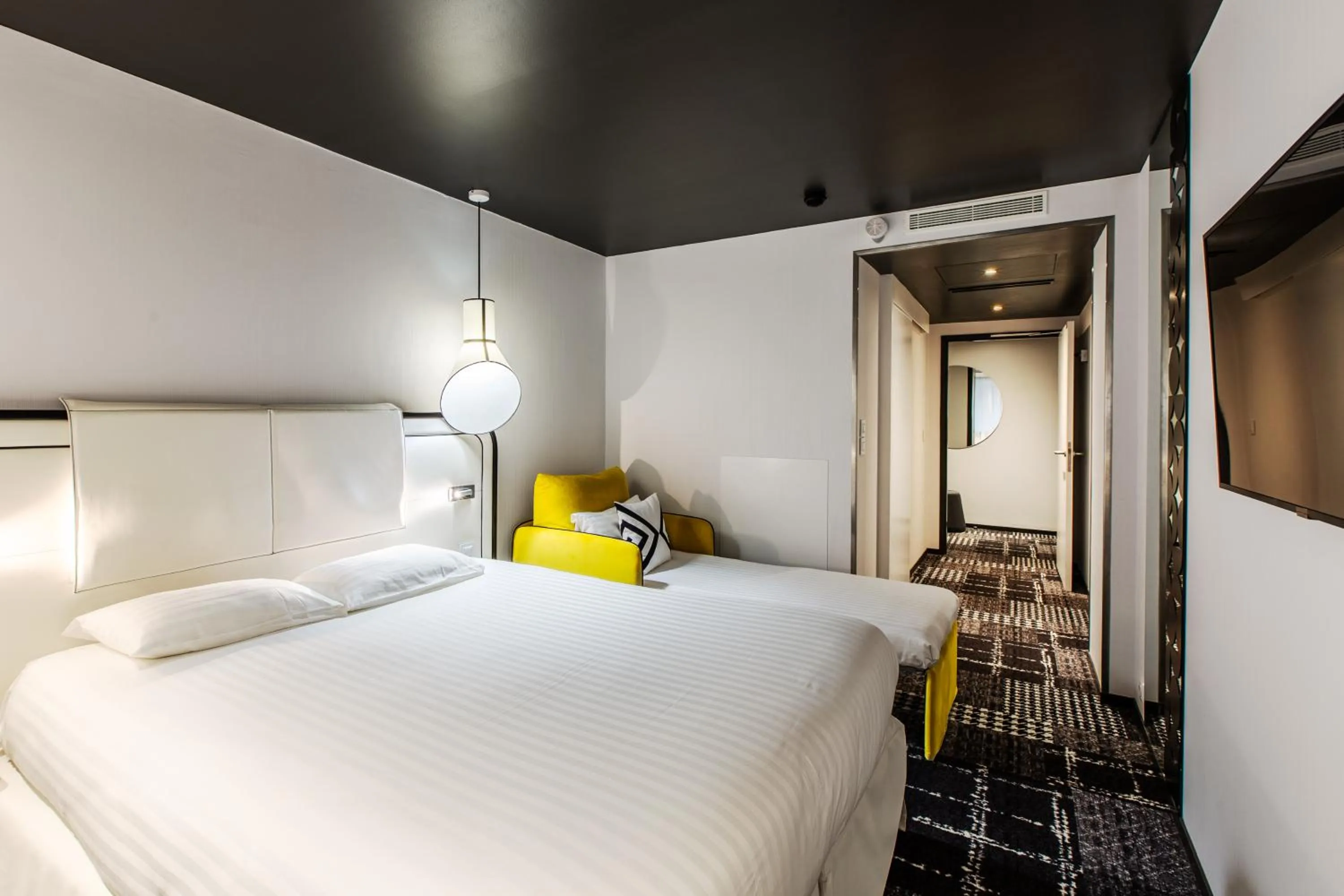 Bedroom, Bed in Hotel Ekta Champs Elysées