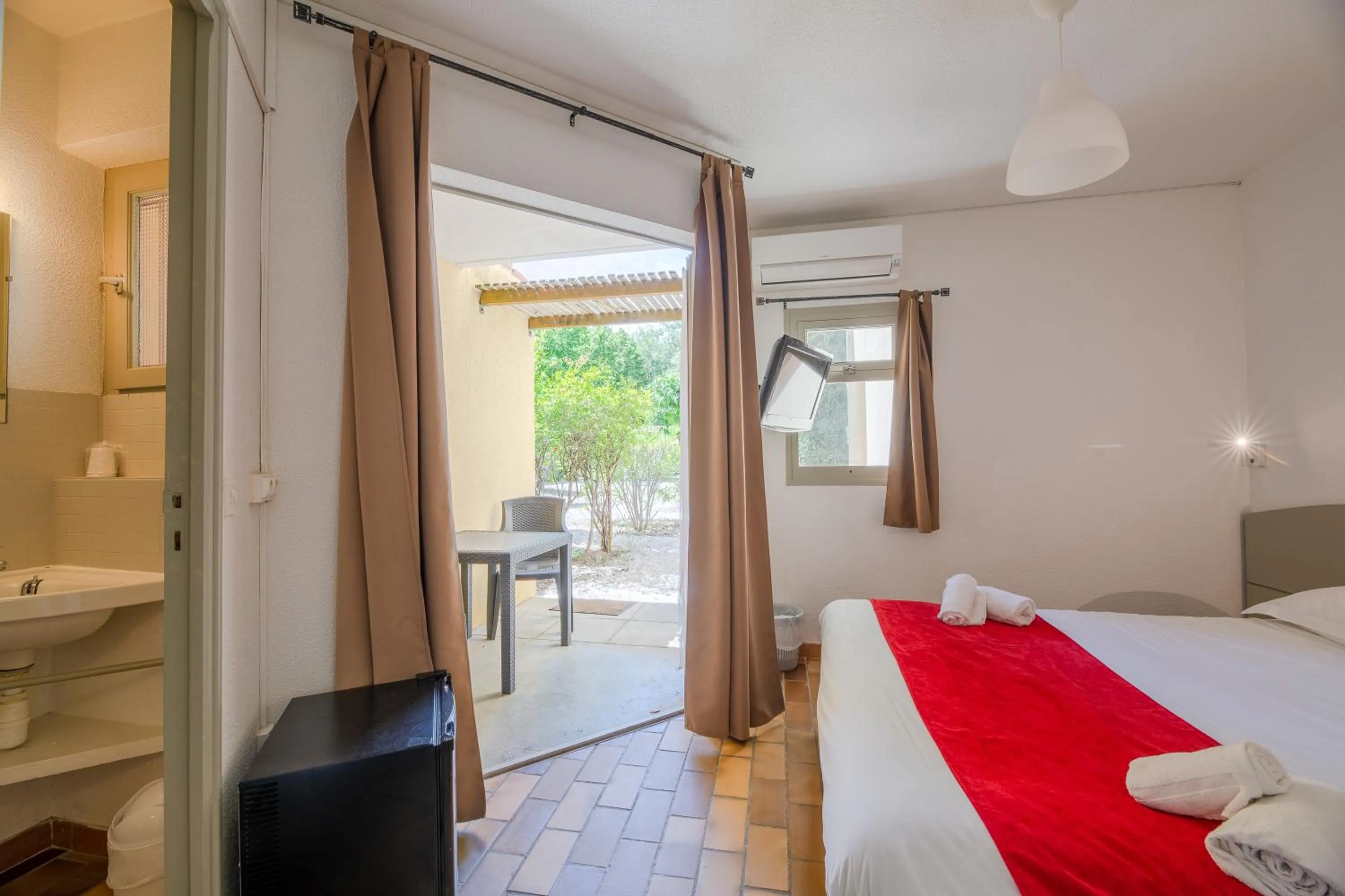 Bed in Marina Hôtel Club