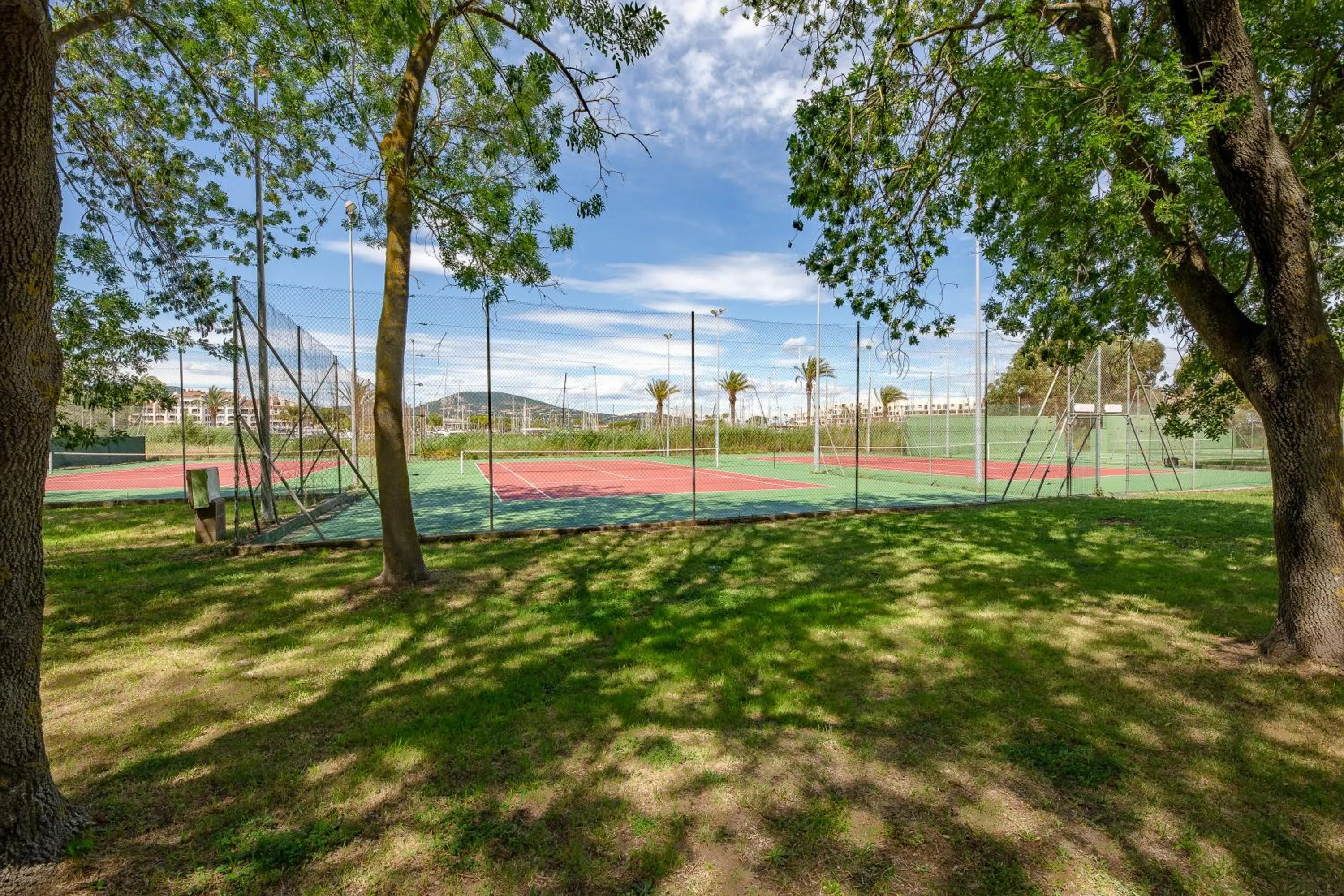 Tennis court in Marina Hôtel Club