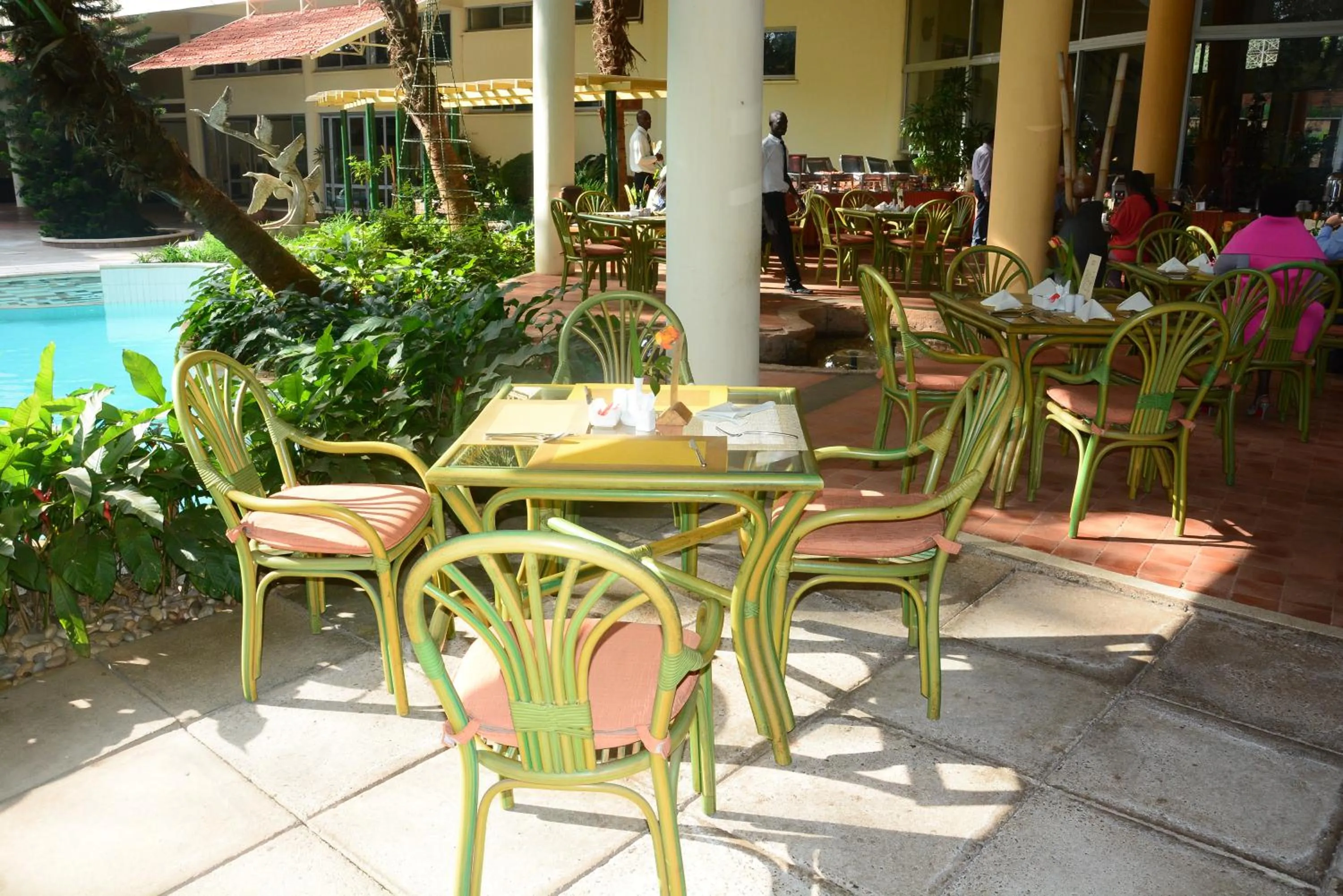 Restaurant/places to eat in Golf Course Hotel