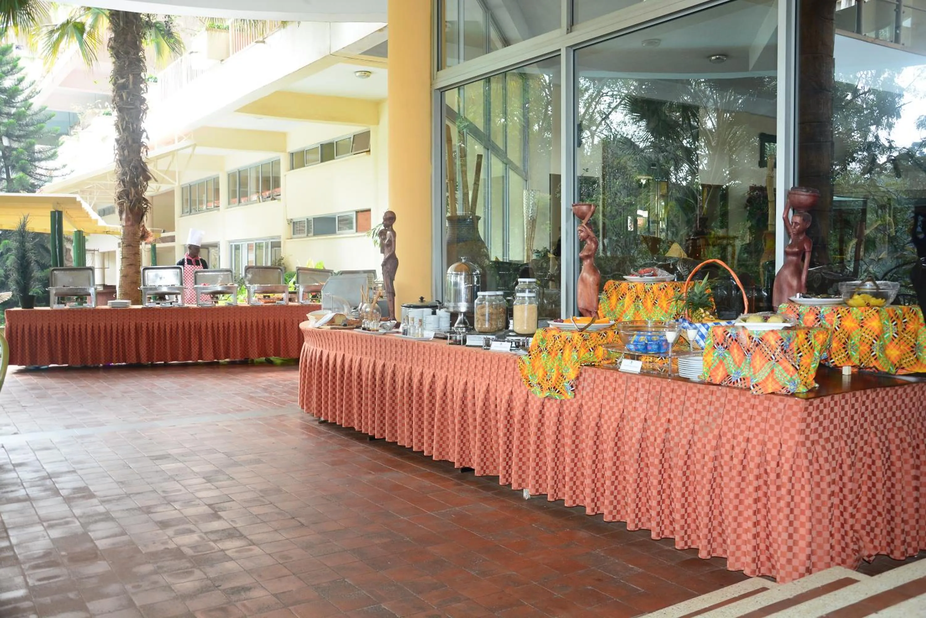 Restaurant/places to eat in Golf Course Hotel