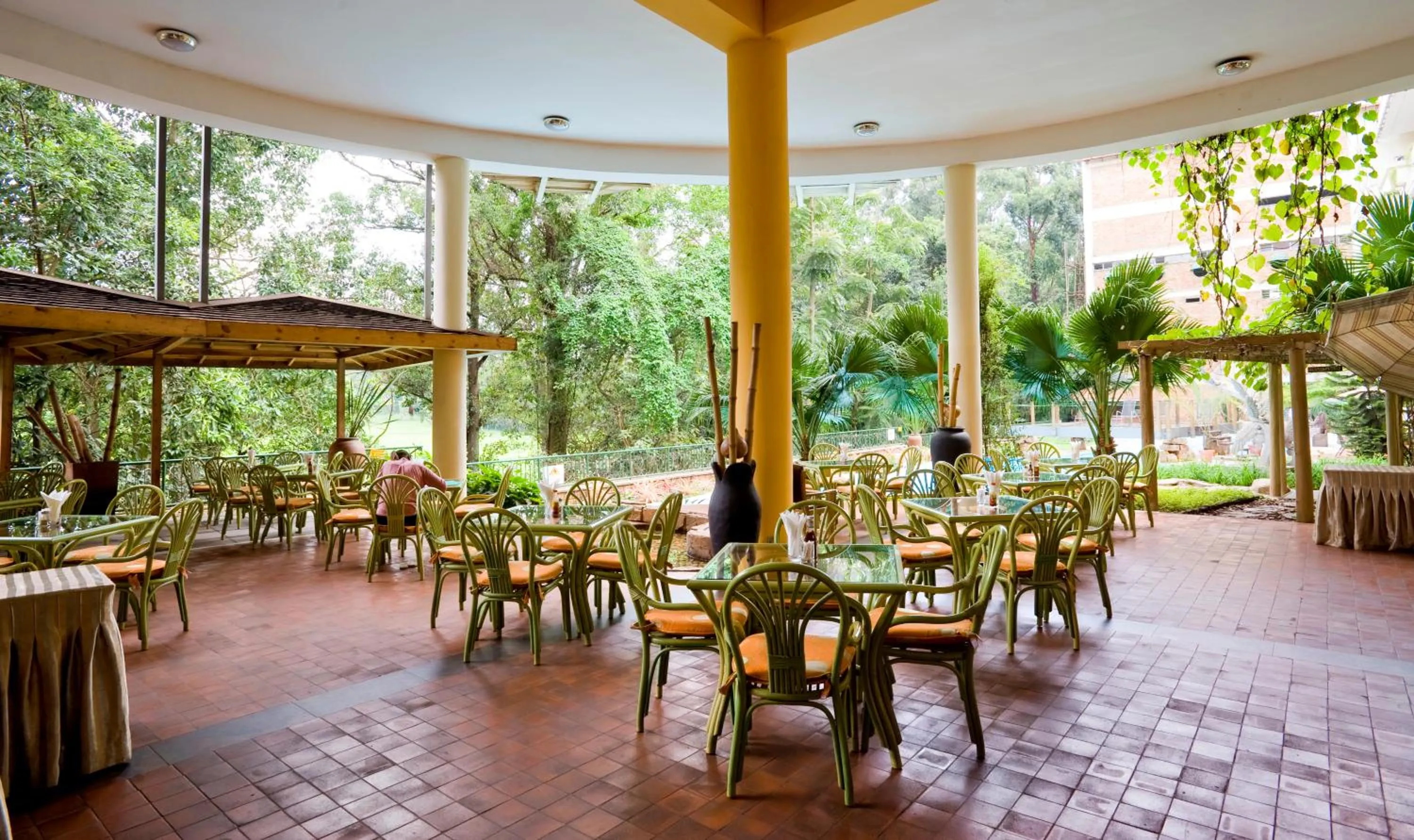 Restaurant/places to eat in Golf Course Hotel