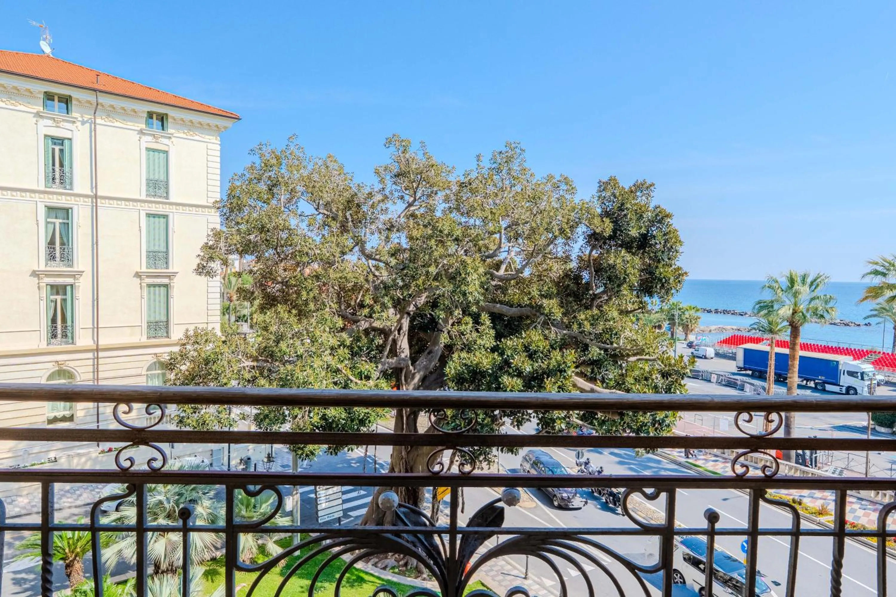 Lolli Palace Hotel