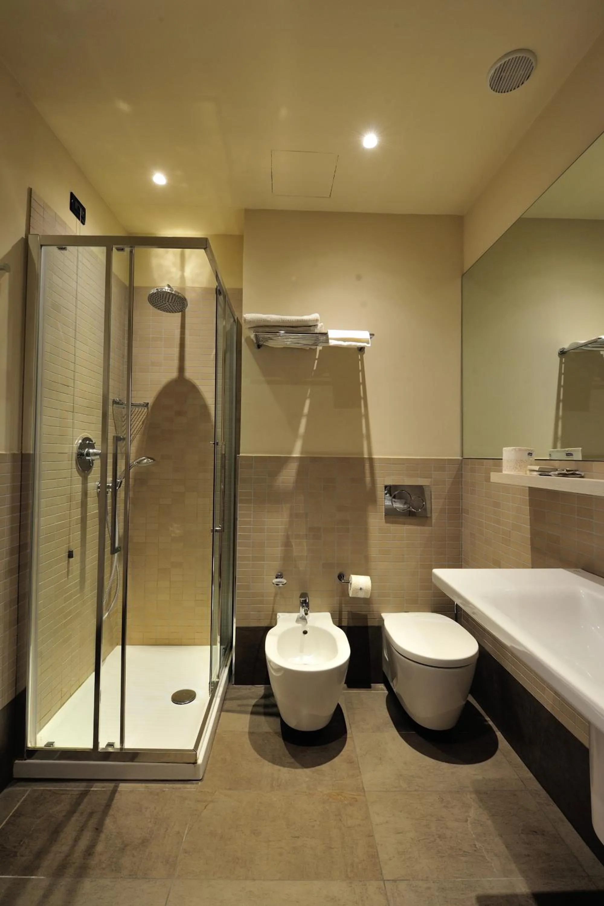 Shower in Lolli Palace Hotel