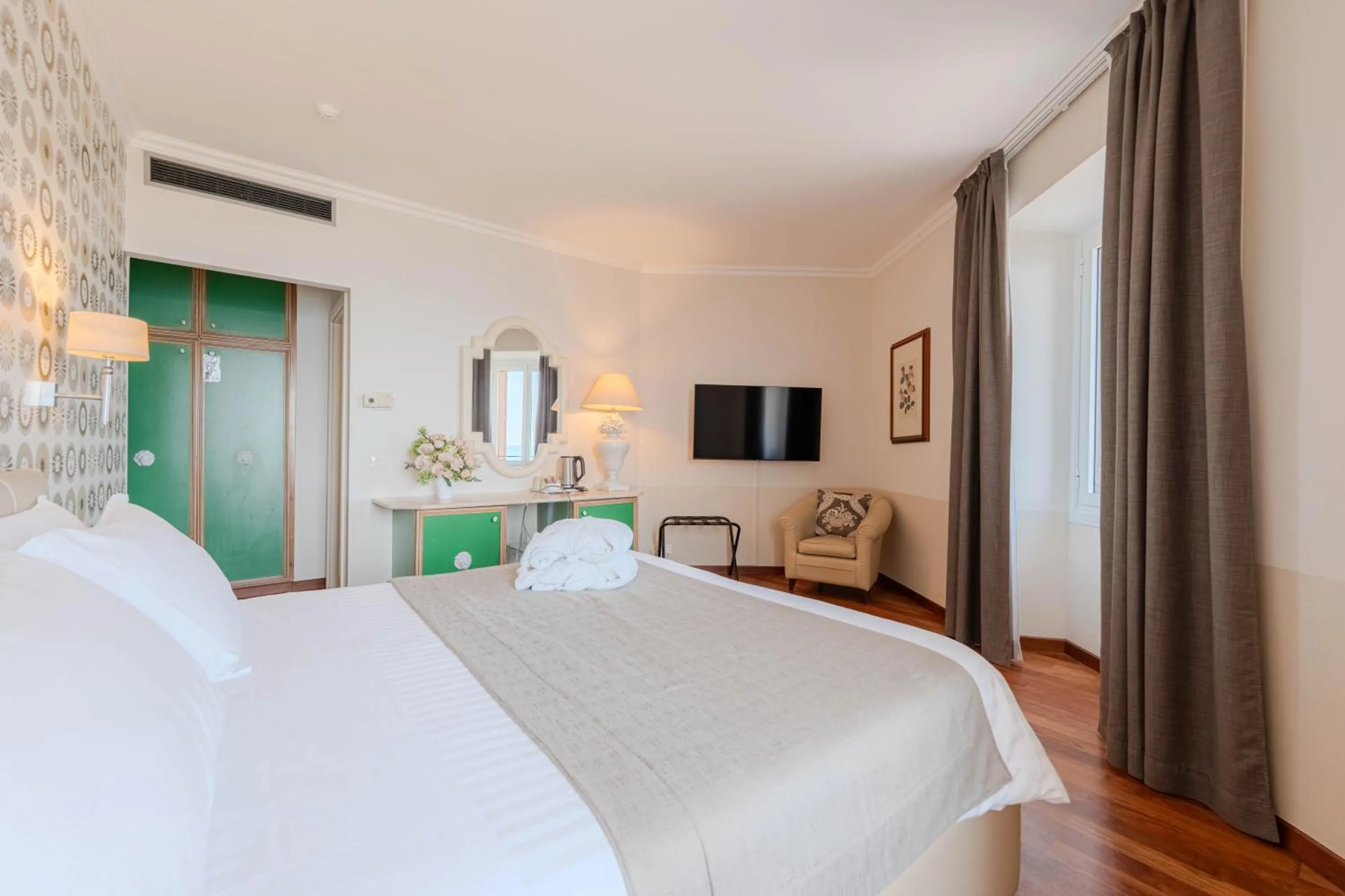 Bed in Lolli Palace Hotel
