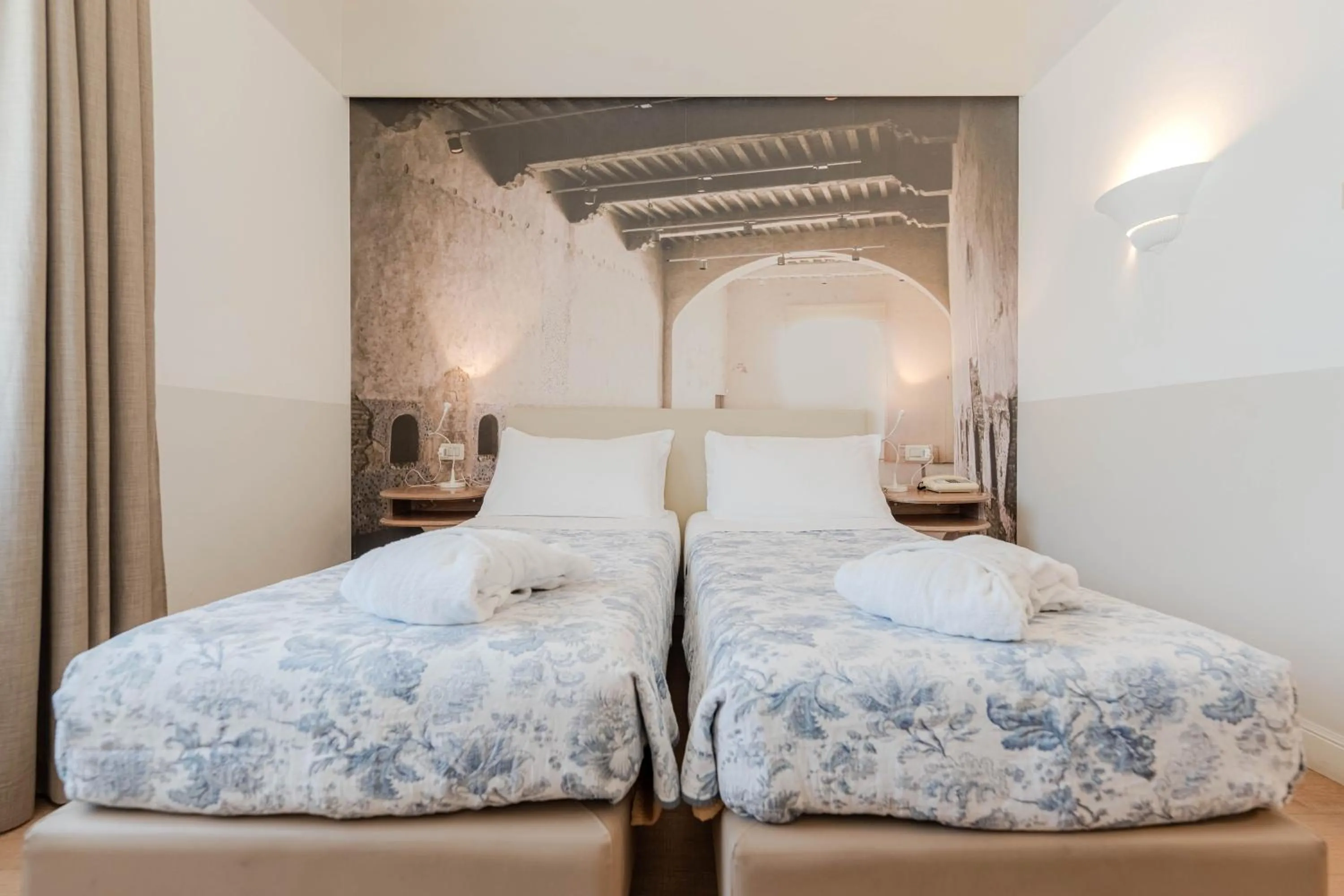 Bed in Lolli Palace Hotel