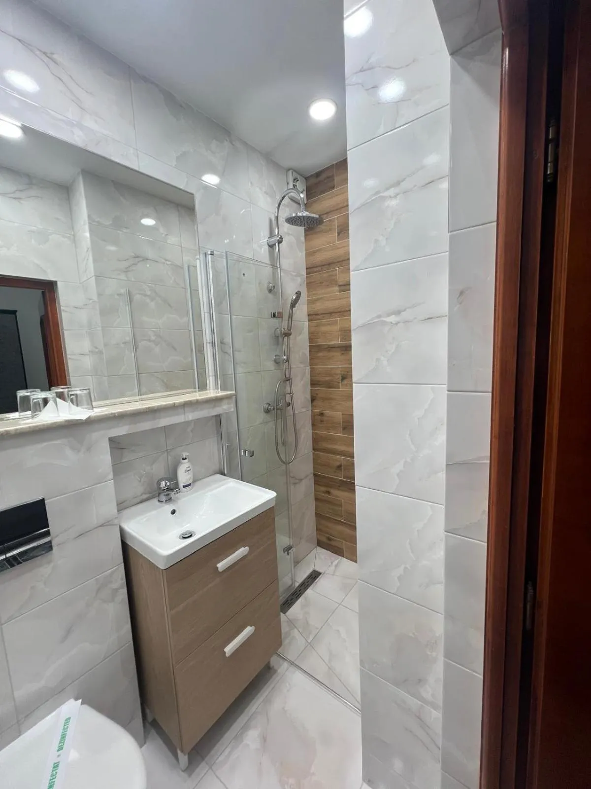 Bathroom in Motel Buti