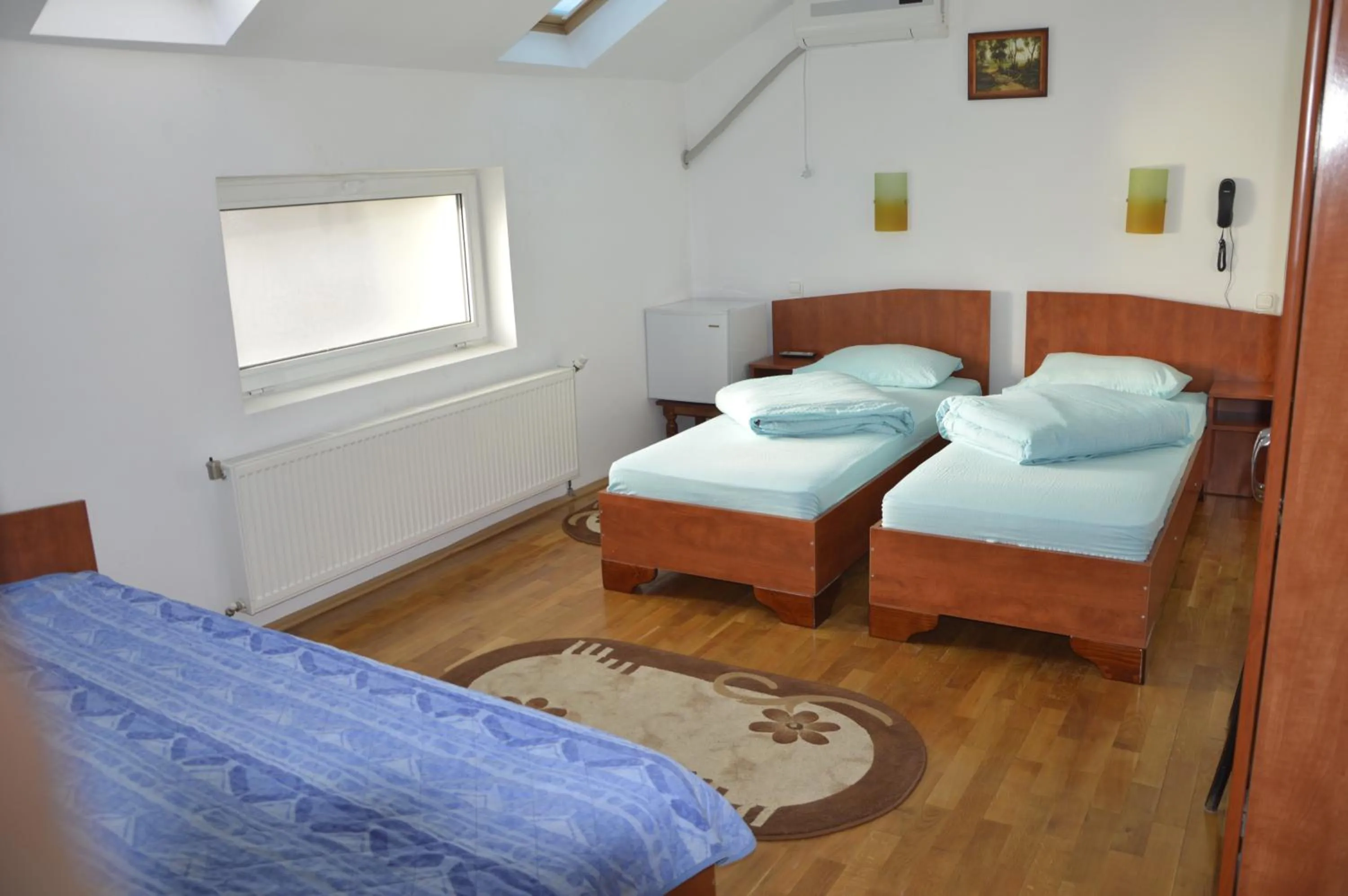 Photo of the whole room, Bed in Motel Buti