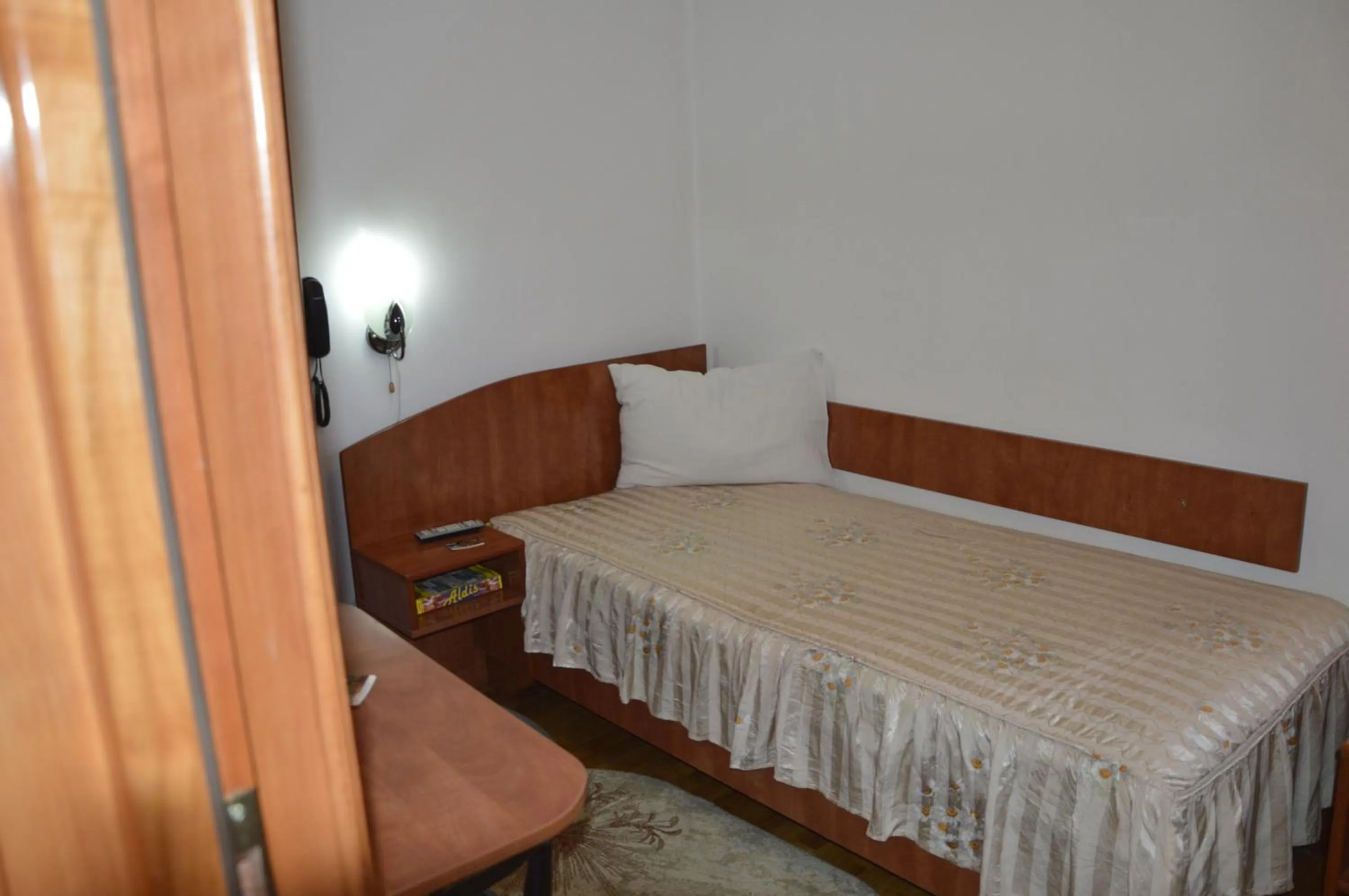 Bedroom, Bed in Motel Buti